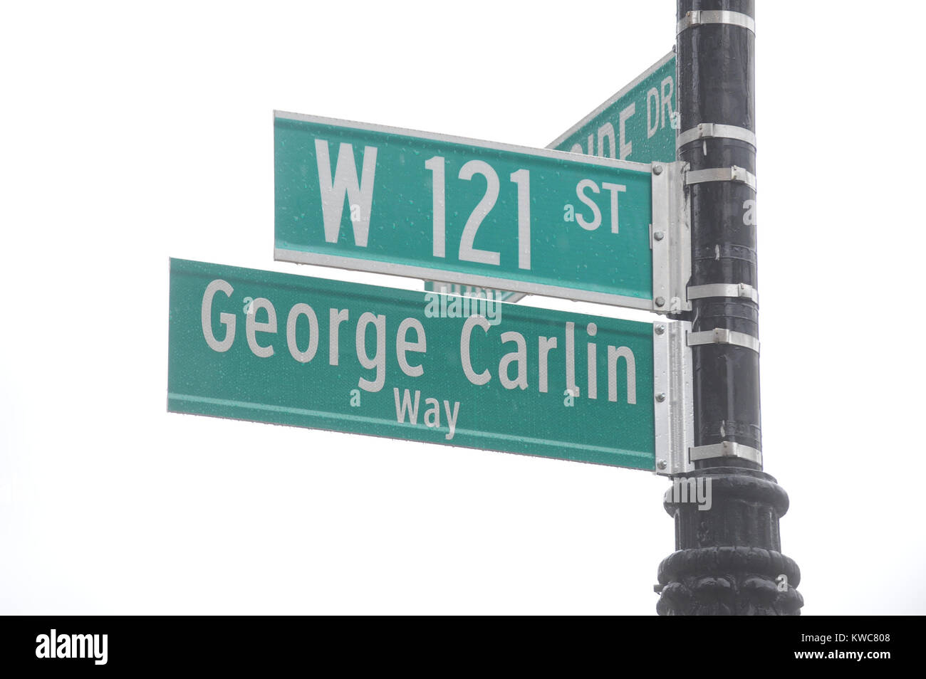 NEW YORK, NY - OCTOBER 22: Al Jones, Colin Quin, George Carlin, George Carlin Way, Gilbert Gottfried, Judah Friedlander, Marla Diamond, Morningside Heights, Robert Klein, and relatives of late stand-up comedian George Carlin mark the renaming of a street as 'George Carlin Way' at Morningside Avenue and 121st Street on October 22, 2014 in New York City.  People:  George Carlin Way Stock Photo
