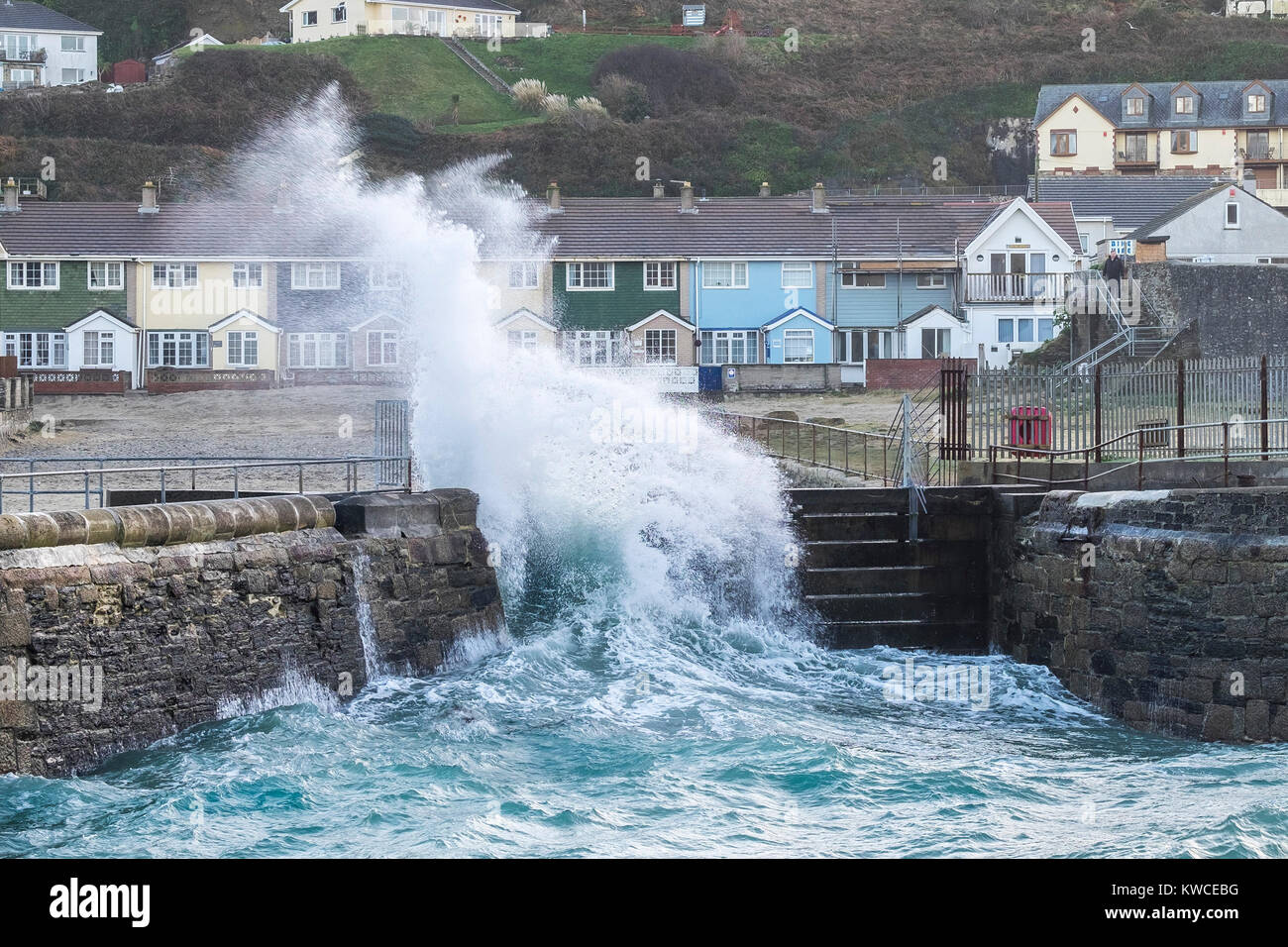 UK weather - stormy sea battering the flood defences at Portreath harbour in Cornwall. Stock Photo