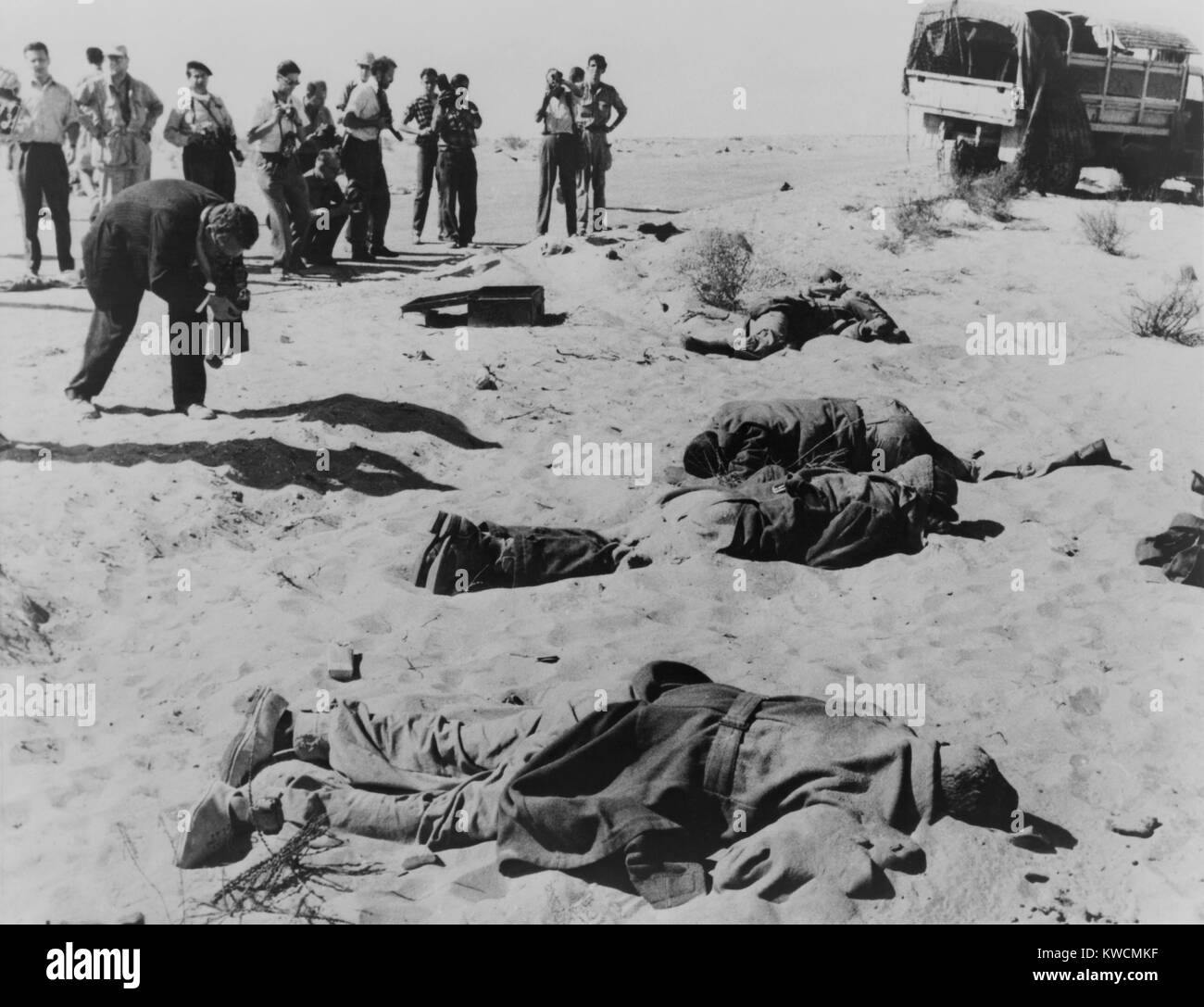 Bodies of dead Egyptian soldiers lying in the Sinai desert following Israeli advance. Photographers take pictures of the casualties of the Suez Crisis, in which Britain, France and Israel attacked Egypt that followed dispute over the Suez Canal. Oct. 29-Nov. 7, 1956. - (BSLOC 2014 15 215) Stock Photo