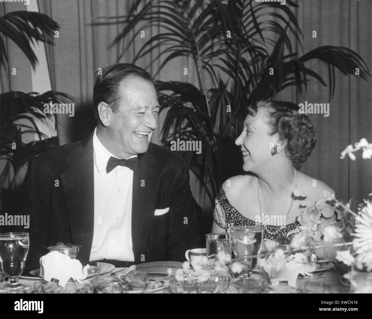 First Lady Mamie Eisenhower and actor John Wayne at political dinner. June 8, 1959. - (BSLOC 2014 14 45) Stock Photo