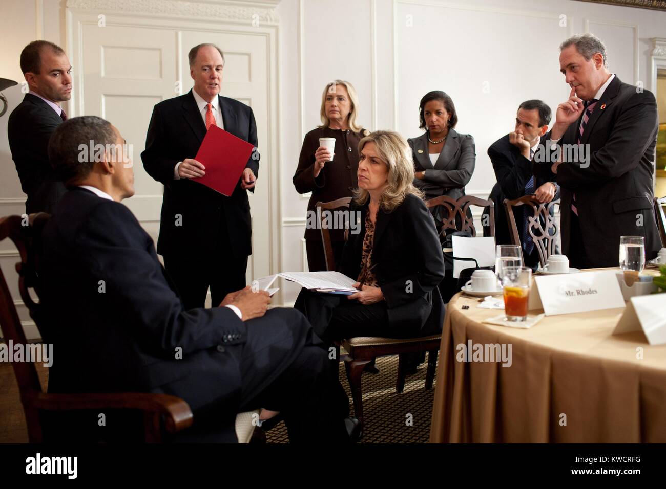 President Barack Obama meets with advisors before a meeting with PM David Cameron of Britain. Waldorf Astoria Hotel in New York, N.Y., Sept. 21, 2011. From left: Ben Rhodes, Deputy NSA; NSA Tom Donilon; Sec. of State Hillary Rodham Clinton; Liz Sherwood-Randall, NSC Sr. Dir. For European Affairs; Susan Rice, U.S. Ambassador to the UN; Phil Gordon, Assist. Sec. of State for European and Eurasian Affairs; and Michael Froman, Deputy NSA of Economic Affairs. (BSLOC 2015 3 213) Stock Photo