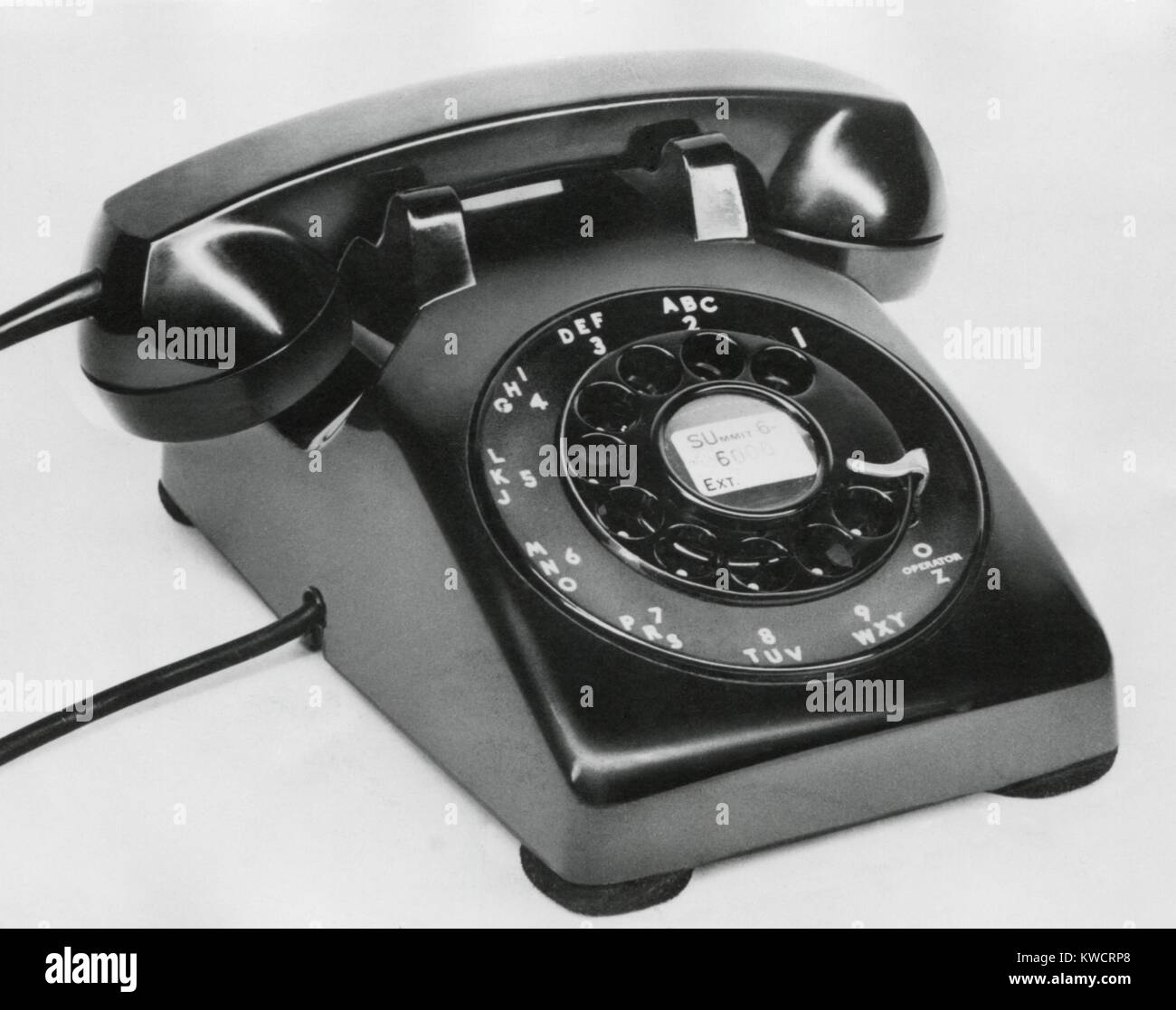 Western Electric model 500 Rotary dial telephone made in the 1950s. It remained the Bell System's standard model until 1984. It was designed by the firm of industrial designer Henry Dreyfuss. - (BSLOC 2015 1 226) Stock Photo