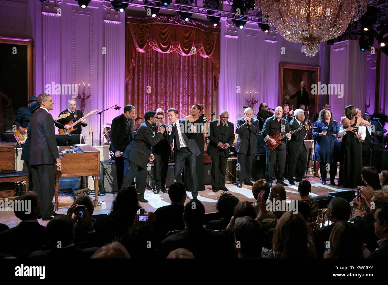 Musicians on stage during the finale of the 'In Performance at the White House: Memphis Soul'. President Barack Obama and First Lady Michelle Obama thank the performers. The program included performances by Alabama Shakes, William Bell, Steve Cropper, Eddie Floyd, Ben Harper, Queen Latifah, Cyndi Lauper, Joshua Ledet, Sam Moore, Charlie Musselwhite, Mavis Staples, Justin Timberlake, and Booker T. Jones. (BSLOC 2015 3 100) Stock Photo