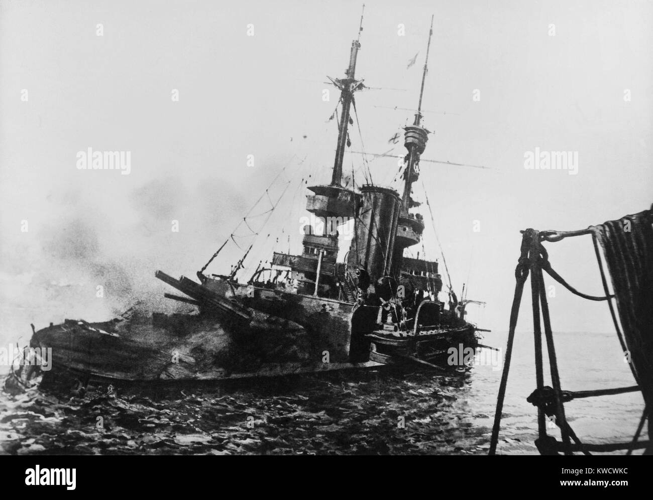 HMS IRRESISTIBLE listing and sinking in the Dardanelles, March 18, 1915. The ship hit a mine while shelling Turkish defenses. Photograph taken from the battleship HMS LORD NELSON (BSLOC 2017 1 153) Stock Photo