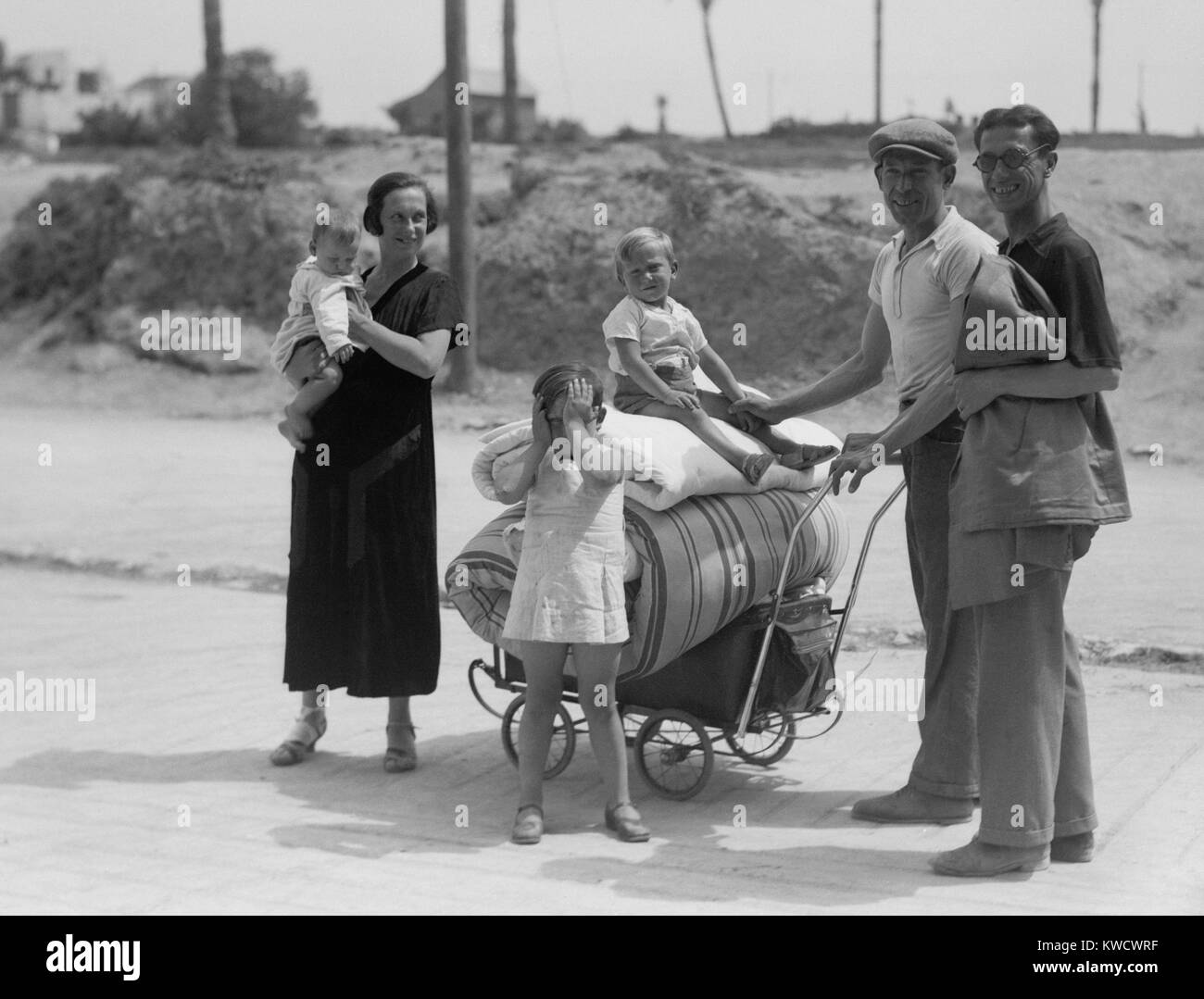 Jewish family evacuating the danger zone in Jaffa during the summer of 1936. Thousands of refugees permanently moved to Tel Aviv during the Arab Revolt (BSLOC 2017 1 200) Stock Photo