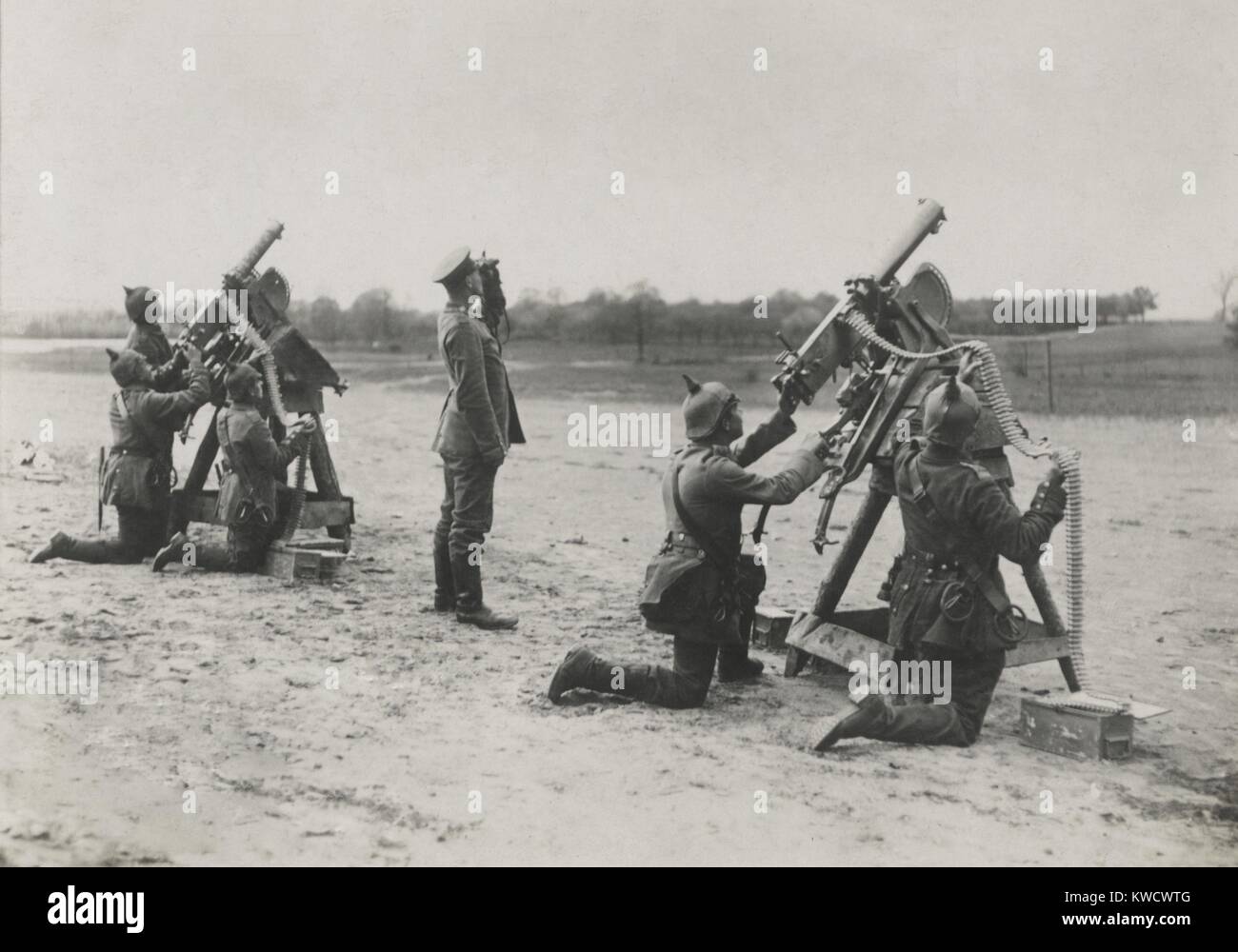 German soldiers on the Eastern Front aiming anti-aircraft machine guns during World War 1 (BSLOC 2017 1 24) Stock Photo