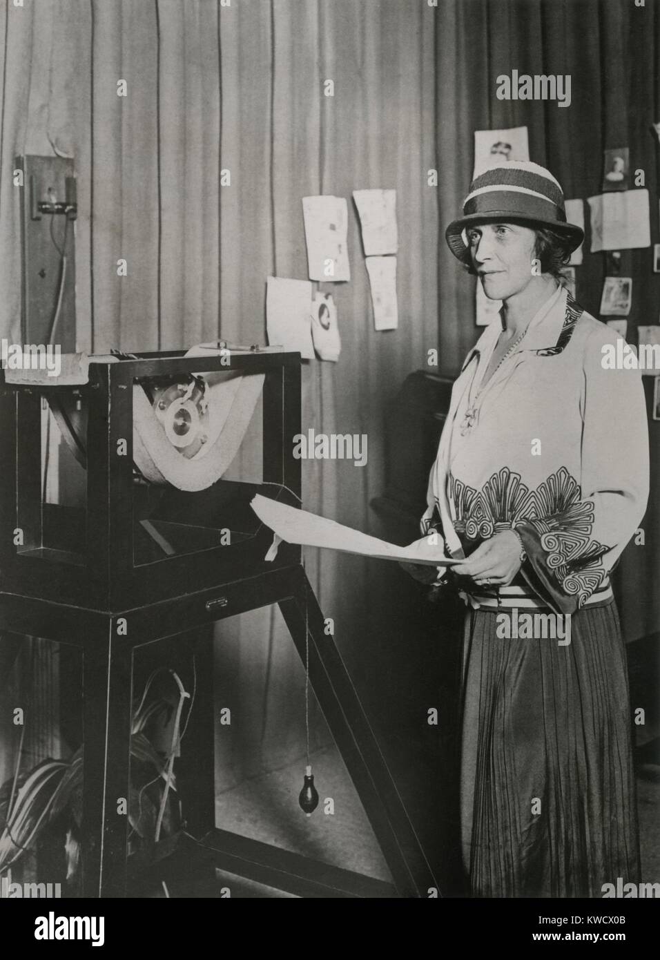 Nancy Astor, American born member of British Parliament, speaking into an early microphone, 1920s. She married fellow expatriate, Waldorf Astor, 2nd Viscount Astor, in 1897 (BSLOC 2017 1 72) Stock Photo