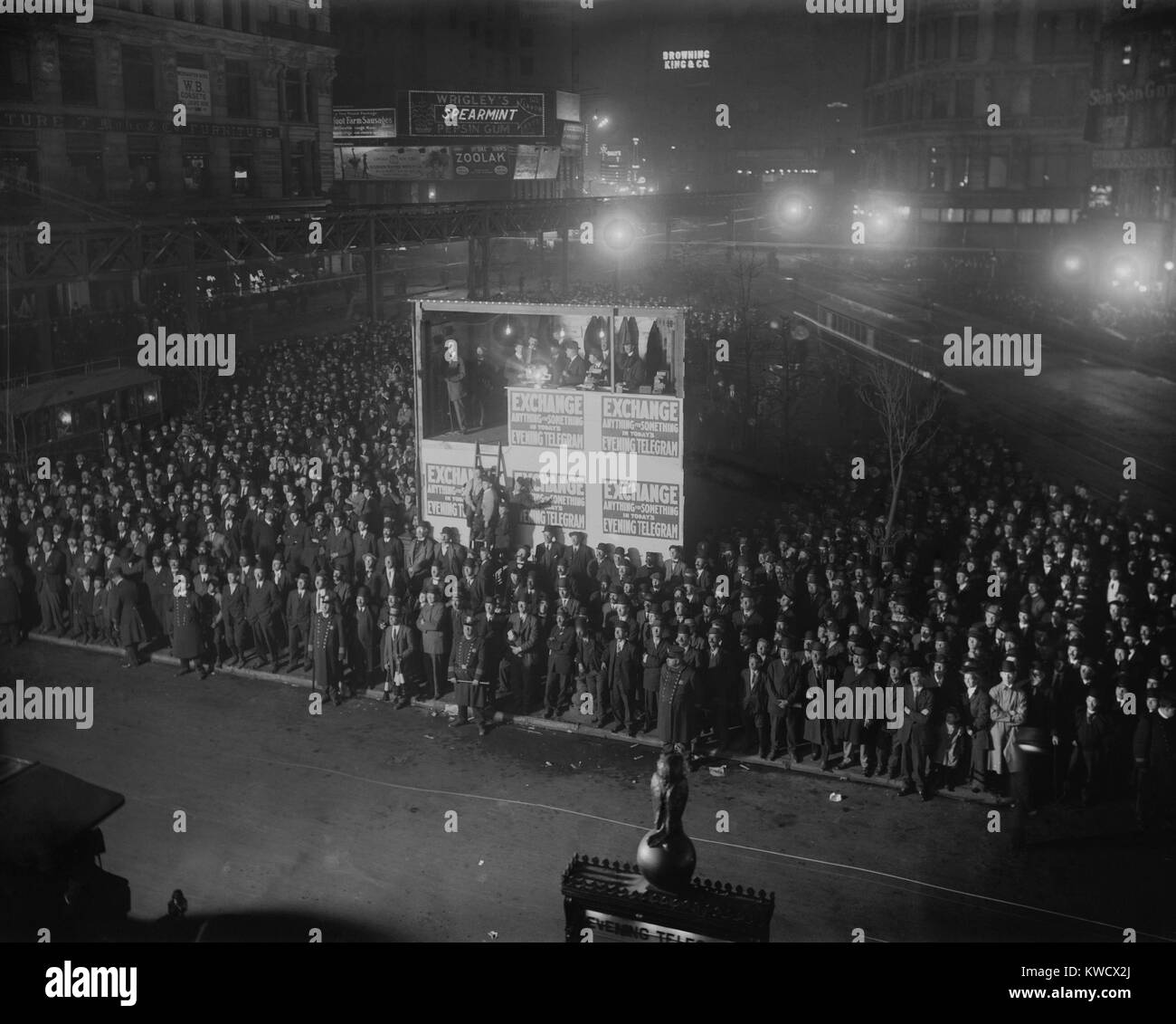 Election returns are projected from a booth by the New York Evening Telegram newspaper. A crowd has gathered to get the latest results, New York City, 1909. (BSLOC 2017 2 111) Stock Photo