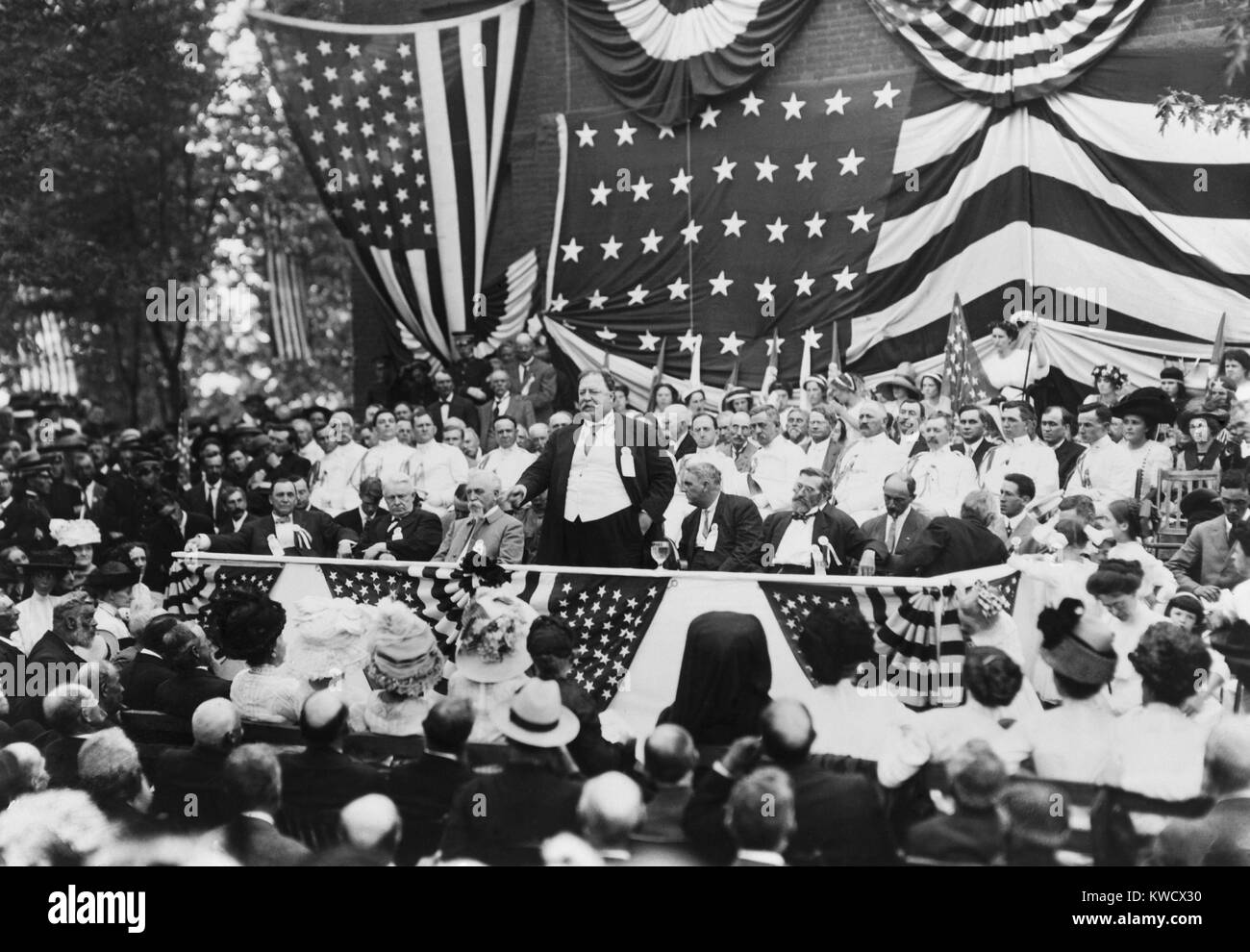 50th anniversary observance of the First Battle of Bull Run, July 18, 1911. President William Howard Taft delivers the keynote address to a crowd of 10,000 people. 300 aged Confederates and 125 Federal veterans attended the Civil War ‘Peace Jubilee’ (BSLOC 2017 2 120) Stock Photo
