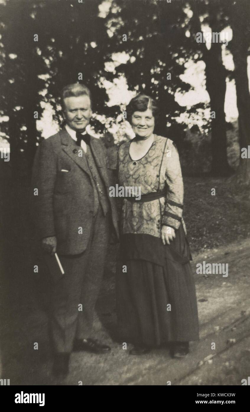 Robert M. La Follette and Belle Case La Follette, c. 1910. She was his active political partner. She held a law degree, editing and co-authored her husbands writing, advocated womens suffrage and helped found the Woman’s Peace Party in 1915 (BSLOC 2017 2 143) Stock Photo