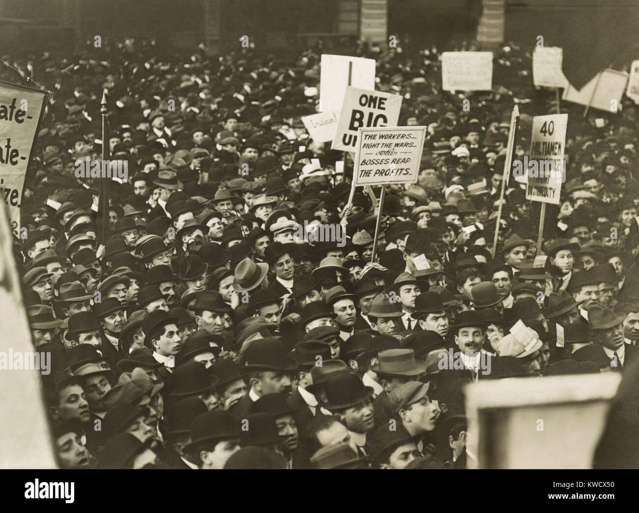 1912 profits hi-res stock photography and images - Alamy