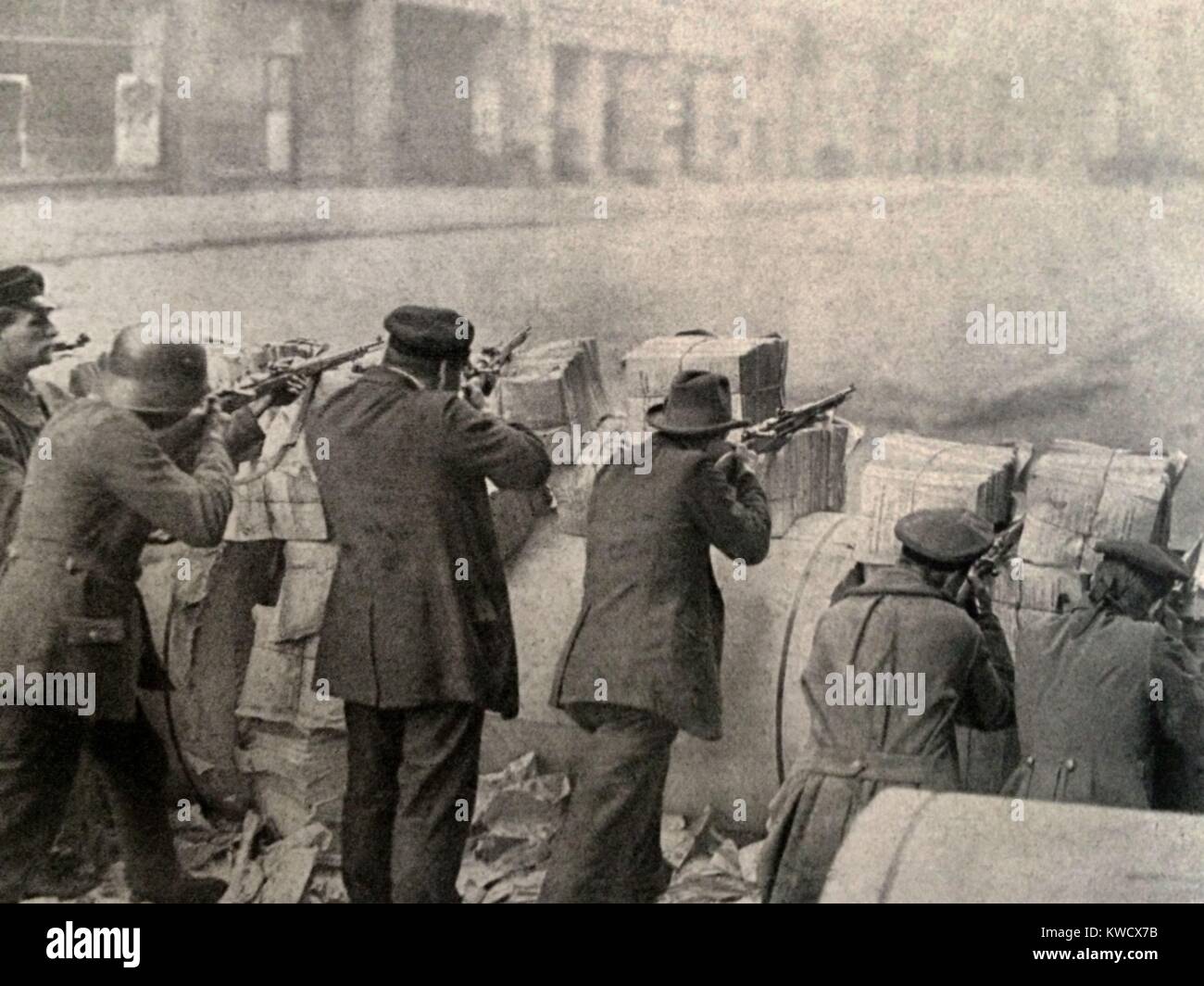 Newspaper barricade during Spartacus Uprising, a phase of the post WW1 German Revolution in Jan. 1919. They were of the Communist Party of Germany, led by Karl Liebknecht (BSLOC 2017 2 53) Stock Photo