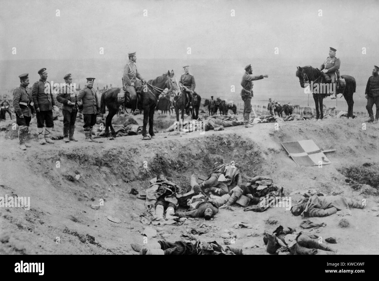 Siege of Ottoman Adrianople (Edirne) by Bulganian and Serbian forces, Nov. 3, 1912 –March 26, 1913. Balkan League officers and soldiers survey post-battle carnage (Ottoman dead?) (BSLOC 2017 1 143) Stock Photo