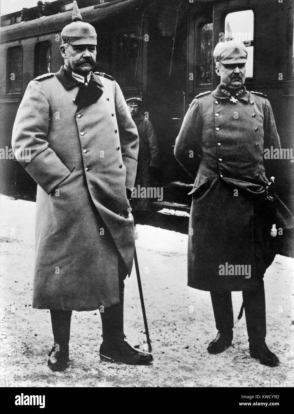 German political and military leaders during World War 1. L-R: General Paul von Hindenburg, and Gen. Erich Ludendorff, c. 1915-18. Together they were the defacto dictators of Germany from 1916-1918, during World War 1 (BSLOC 2017 1 7) Stock Photo
