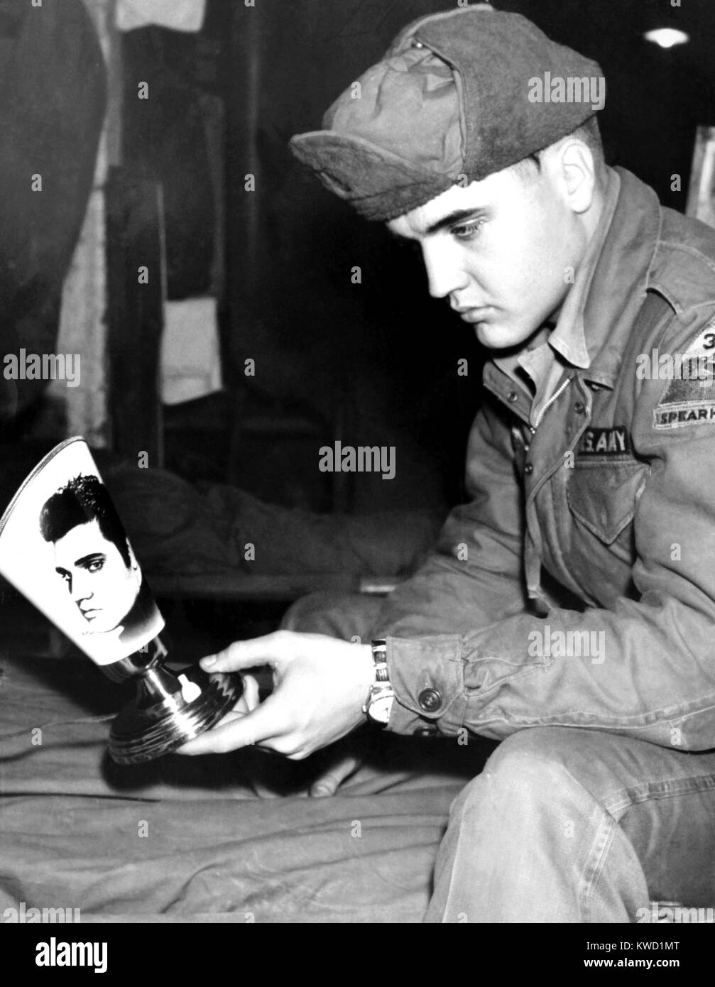 1950s in army uniform hi-res stock 