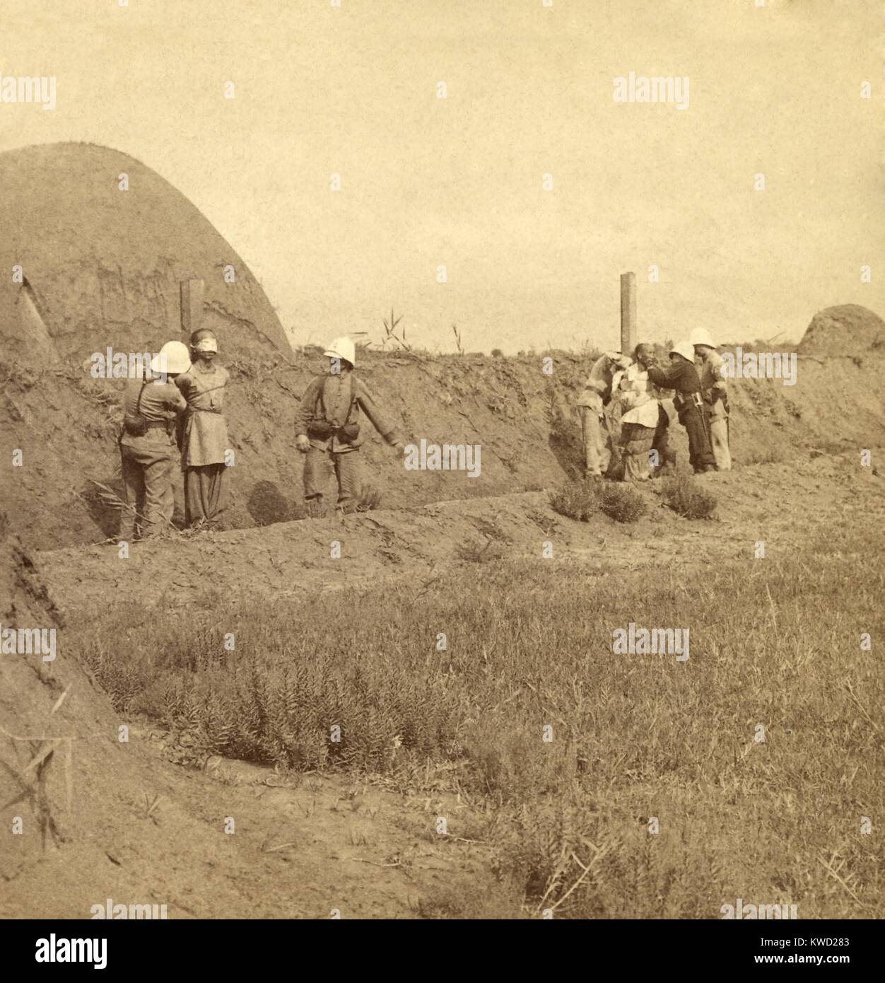 Occupying French soldiers preparing two Chinese prisoners to be shot in Tianjin (Tientsin). Allied Expeditionary Forces in China during the Boxer Rebellion, 1900  (BSLOC 2017 20 37) Stock Photo