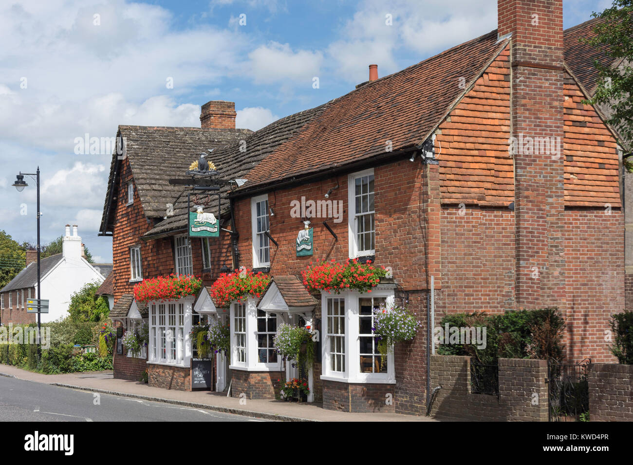 17th century The White Hart Pub, High Street, Henfield, West Sussex, England, United Kingdom Stock Photo