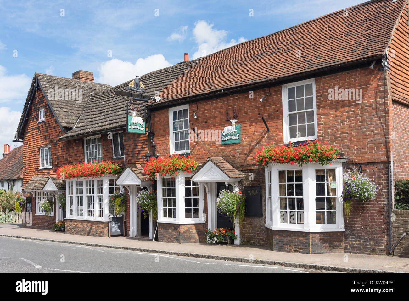 17th century The White Hart Pub, High Street, Henfield, West Sussex, England, United Kingdom Stock Photo