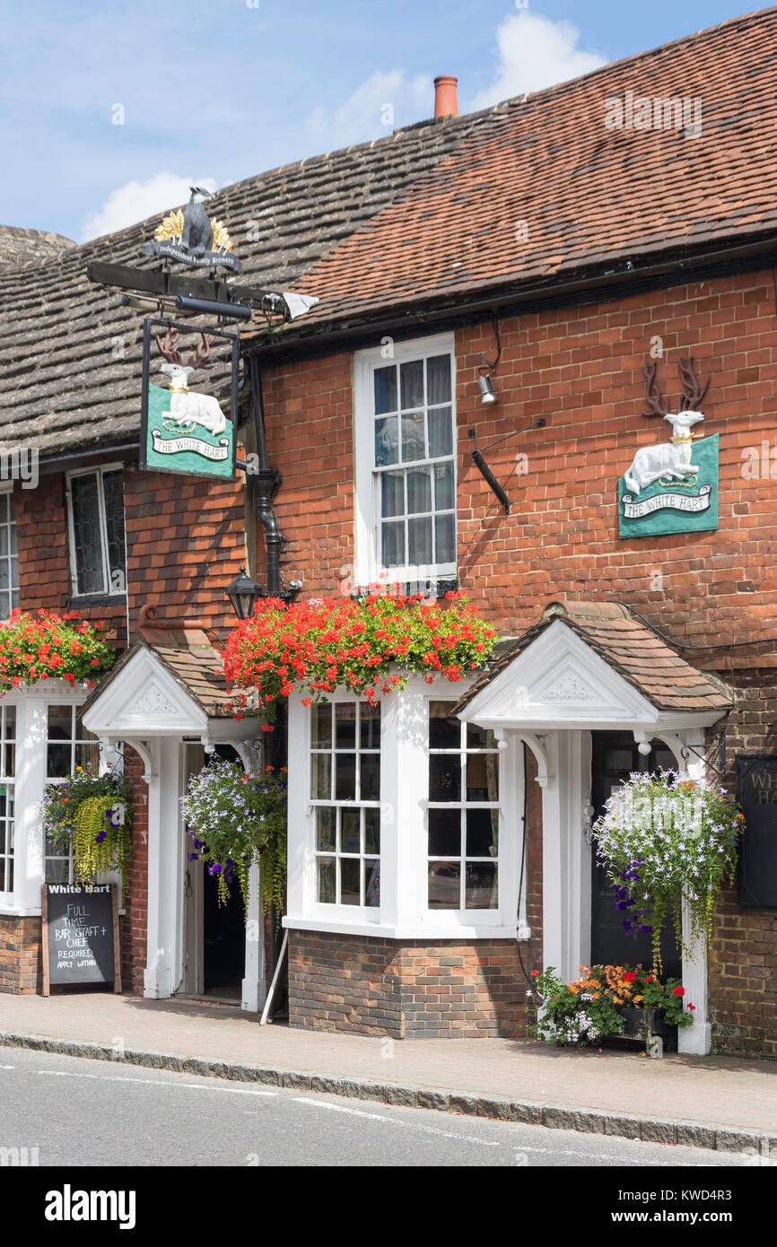 17th century The White Hart Pub, High Street, Henfield, West Sussex, England, United Kingdom Stock Photo