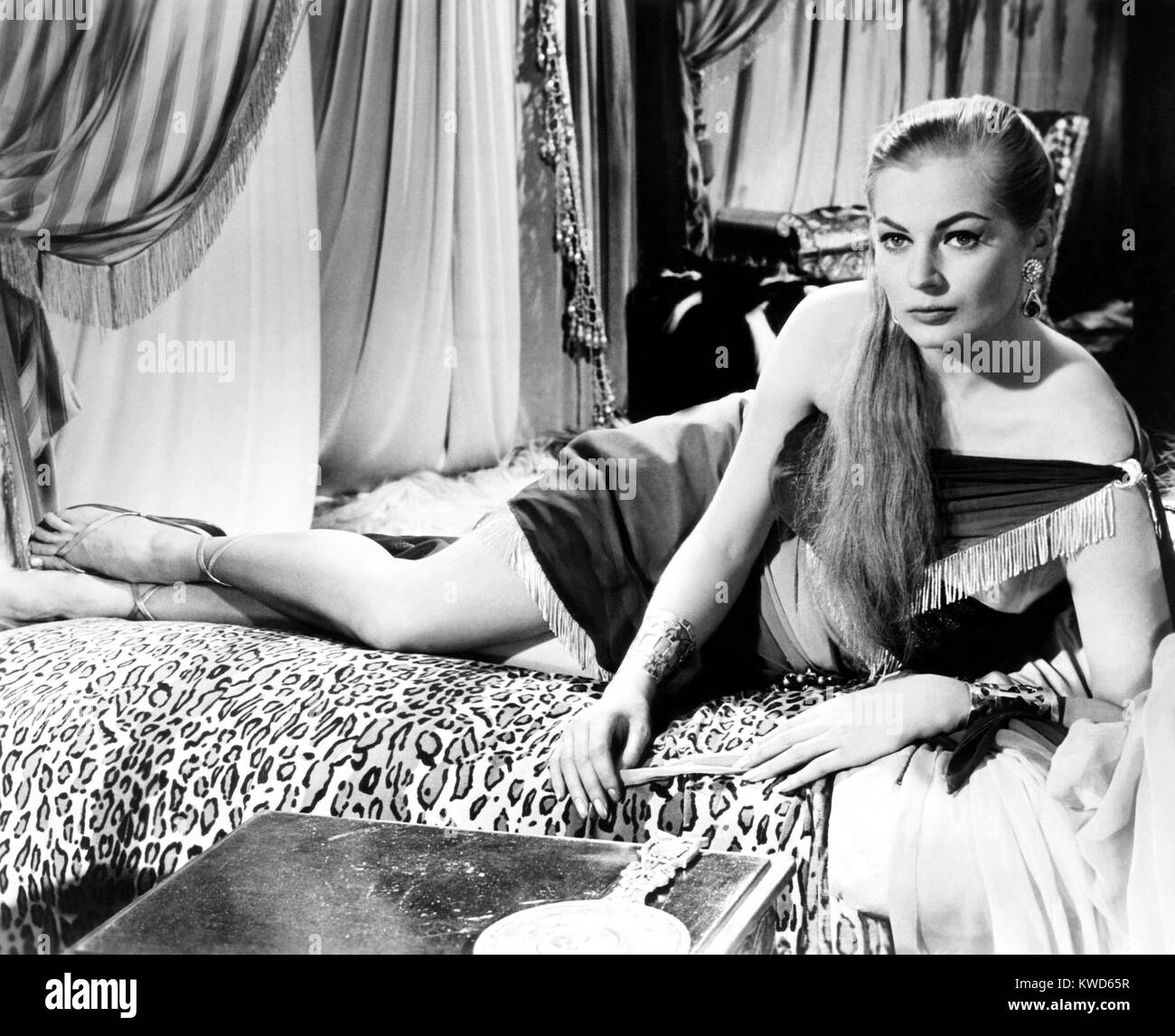 SIGN OF THE GLADIATOR Anita Ekberg 1959 Stock Photo Alamy sign-of-the-gladiator-anita-ekberg-1959-stock-photo-alamy
