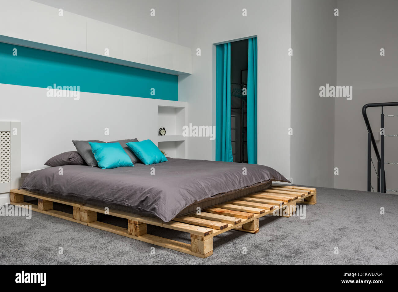 Your pallet bed hi-res stock photography and - Alamy