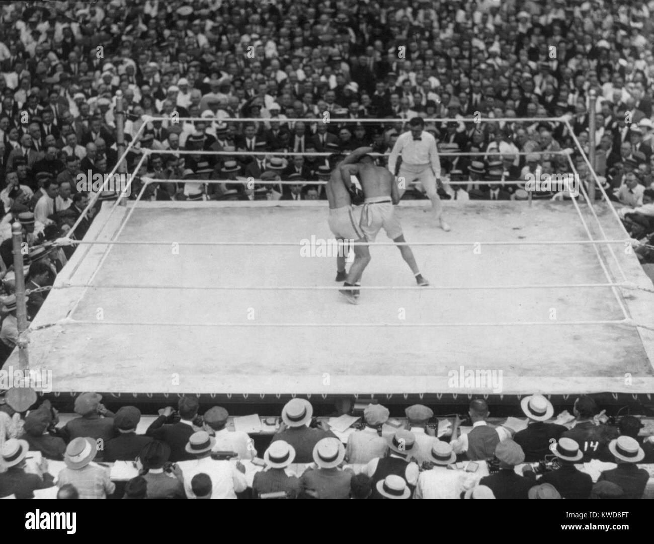 Jack Dempsey and Georges Carpentier boxing for the World Heavyweight title, July 2, 1921. Over 80,000 fans brought in boxing's first million dollar gate. Dempsey knocked Carpentier out in the fourth round. (BSLOC 2015 17 65) Stock Photo
