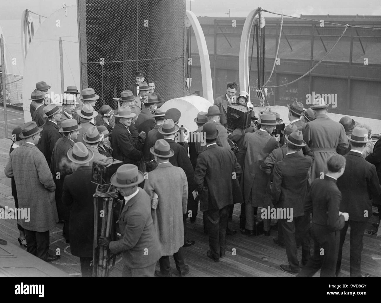 Jack Dempsey and actress Estelle Taylor mobbed by a crowd of reporters and photographers. They were among the passengers on an ocean liner in New York City, May 6, 1925. (BSLOC 2015 17 76) Stock Photo