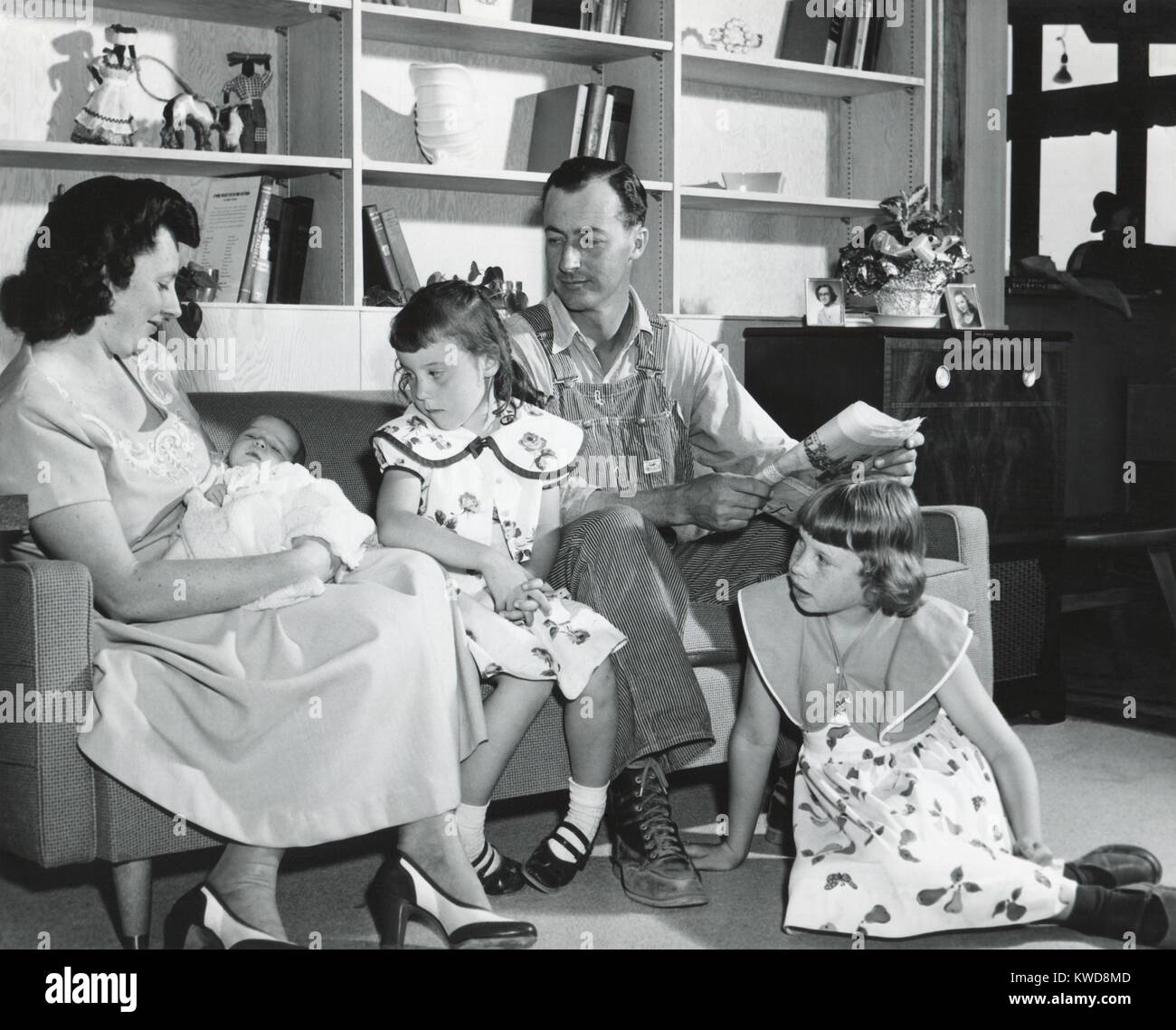 1950s American family at a new fashionable home in Washington State (BSLOC 2016 7 19) Stock Photo