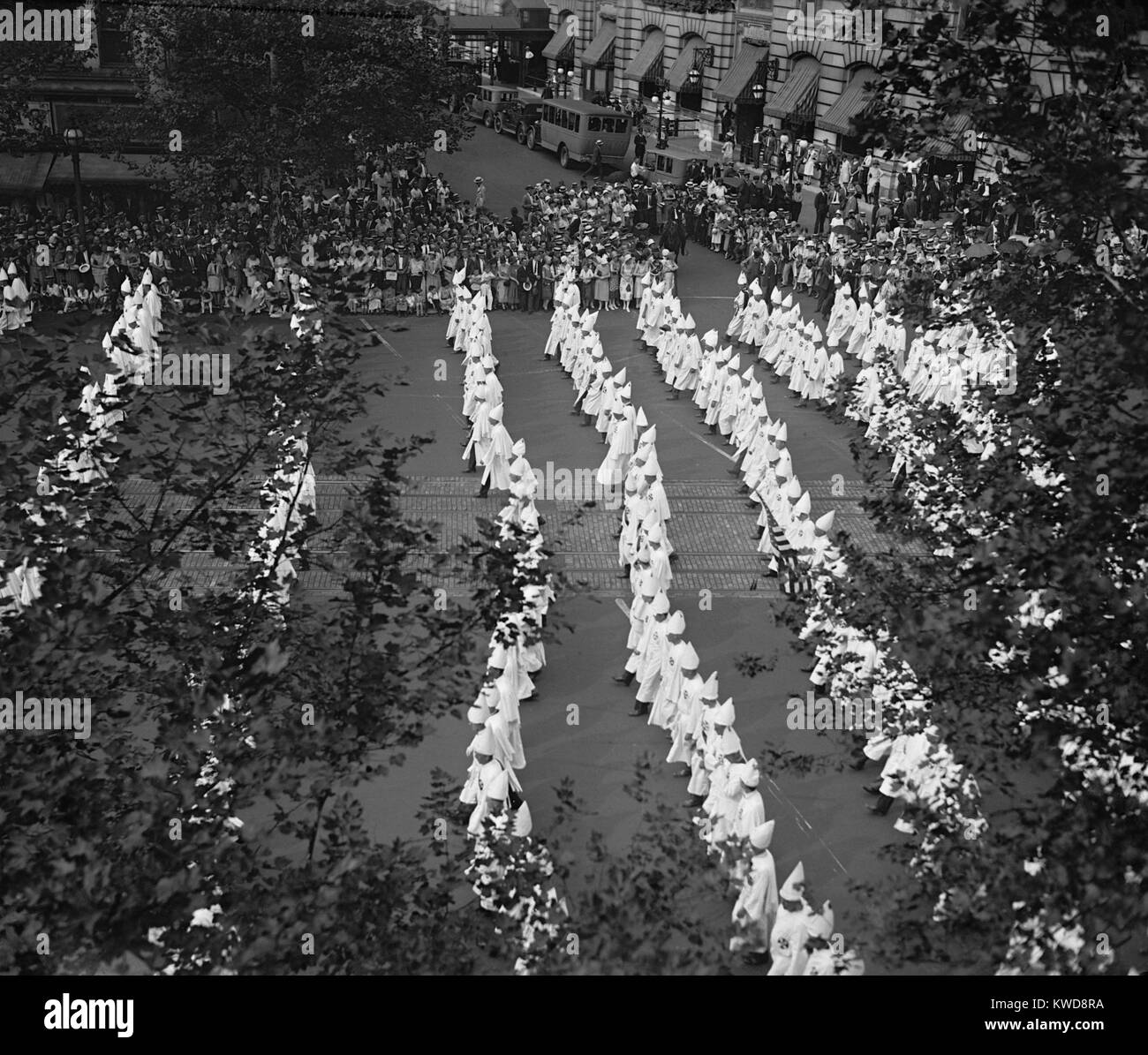 Rows of Ku Klux Klansmen march down Pennsylvania Avenue on August 8, 1925. They were among the 25,000 to 35,000 who marched unmasked in Washington, D.C. (BSLOC 2015 16 181) Stock Photo