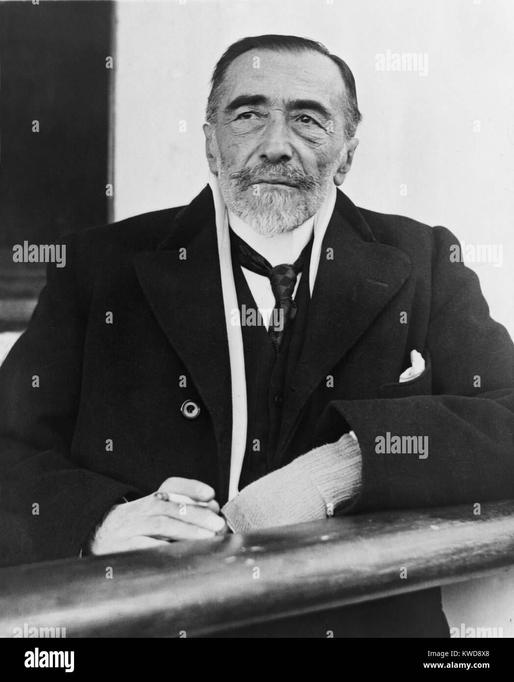 Joseph Conrad, arriving in N.Y. on the S.S. Tuscani, 1923. The Polish born British writer, brought a non-English world view to English writing, exemplified by his anti-colonialist novel, 'Heart of Darkness' 1899, set in the murderously exploited Belgian C (BSLOC 2016 8 142) Stock Photo