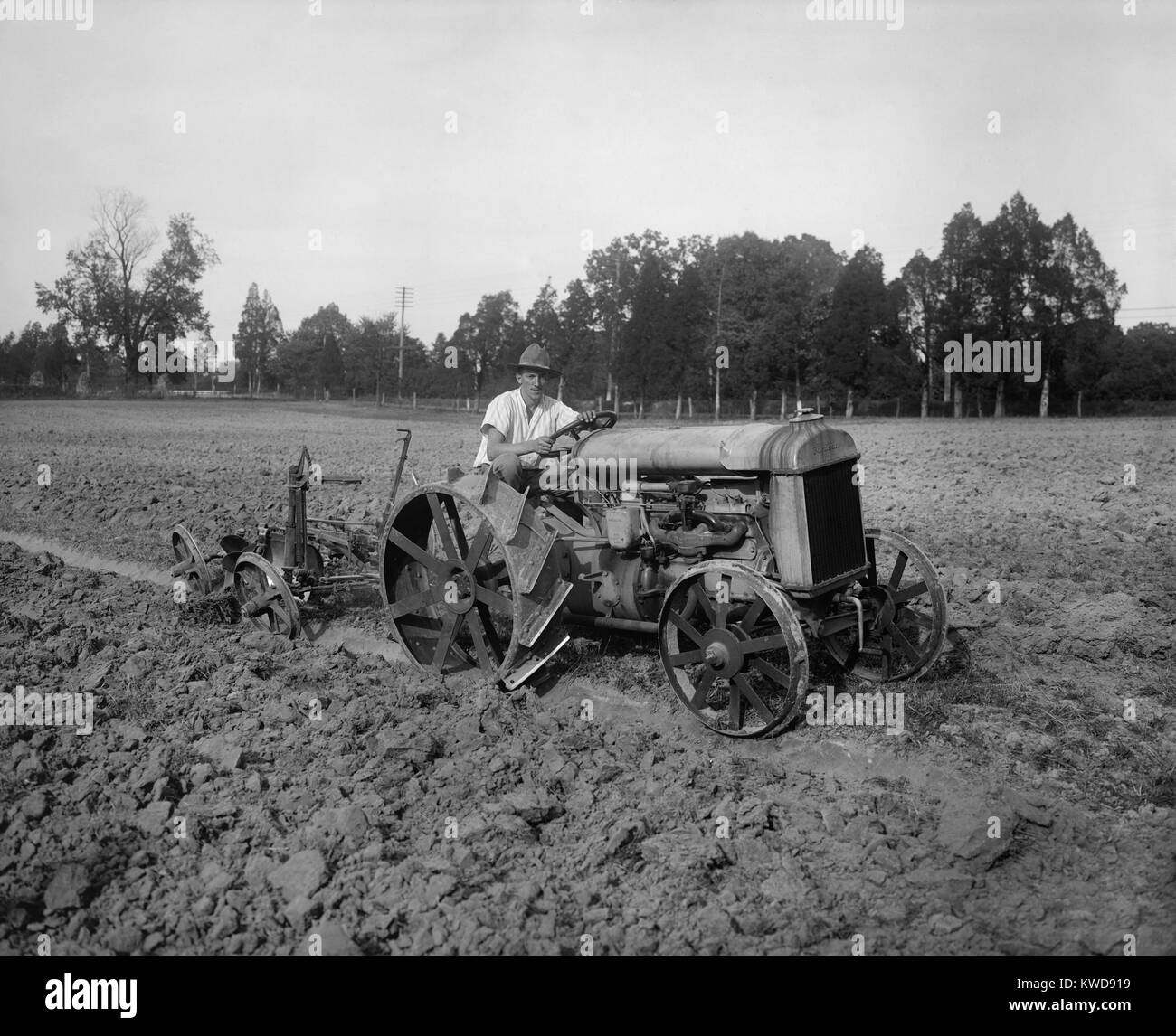 Iron wheeled 'Fordson' was powered by an internal combustion engine, c. 1925. Henry Ford produced his first gasoline powered tractor in 1907, calling it 'automobile plow' (BSLOC 2016 8 3) Stock Photo