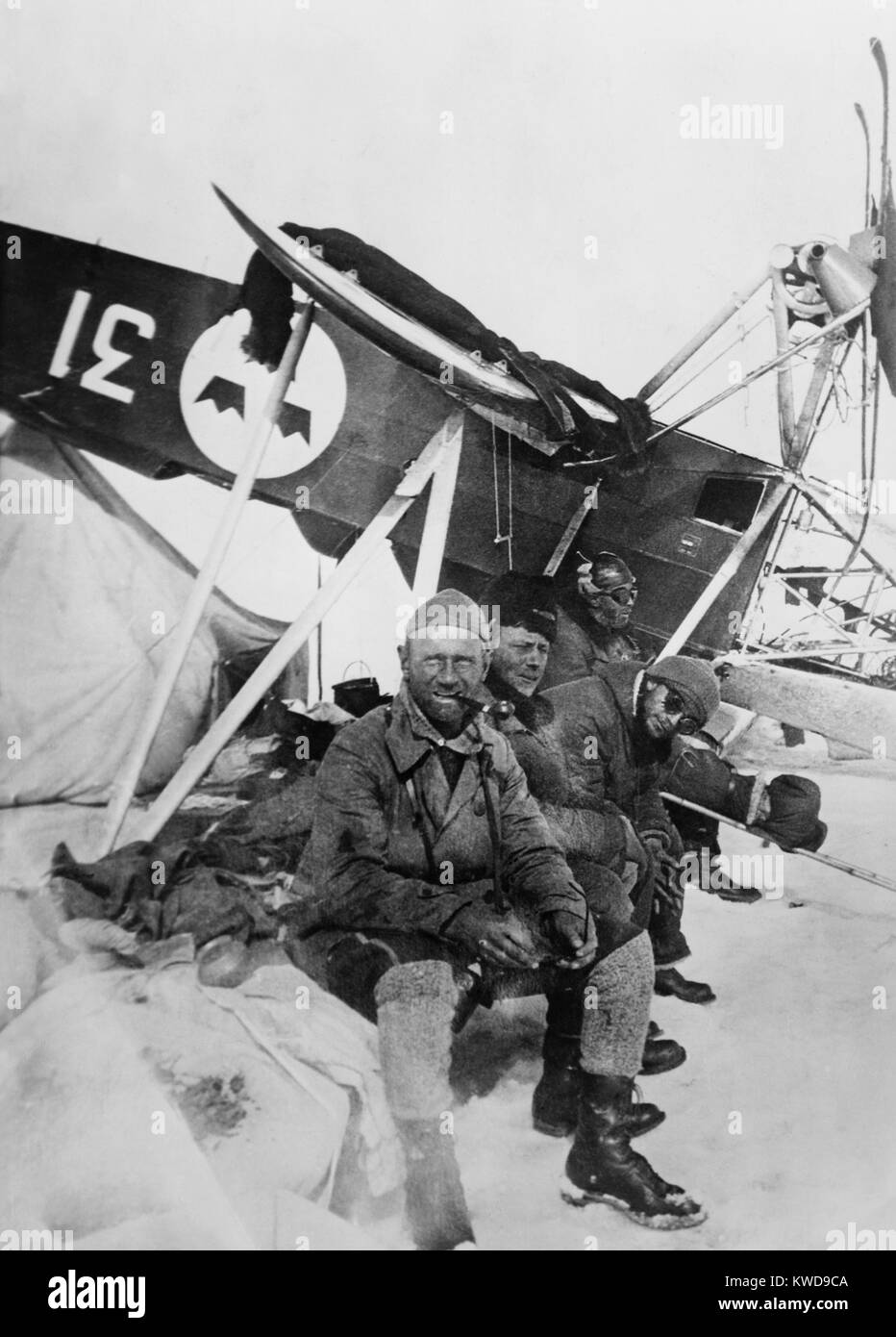 Swedish Aviator, Einor Lundborg with survivors of the crash of the airship ITALIA. Lundborg (closest to camera) rescued expedition leader, Nobile, from a drafting ice flow. He subsequently crashed his plane to become stranded with the Italian survivors. L-R: to right) Francesco Behounek, Giuseppe Biagi, Natale Cecioni, near crash site in the Arctic, 1928 (BSLOC 2016 10 137) Stock Photo