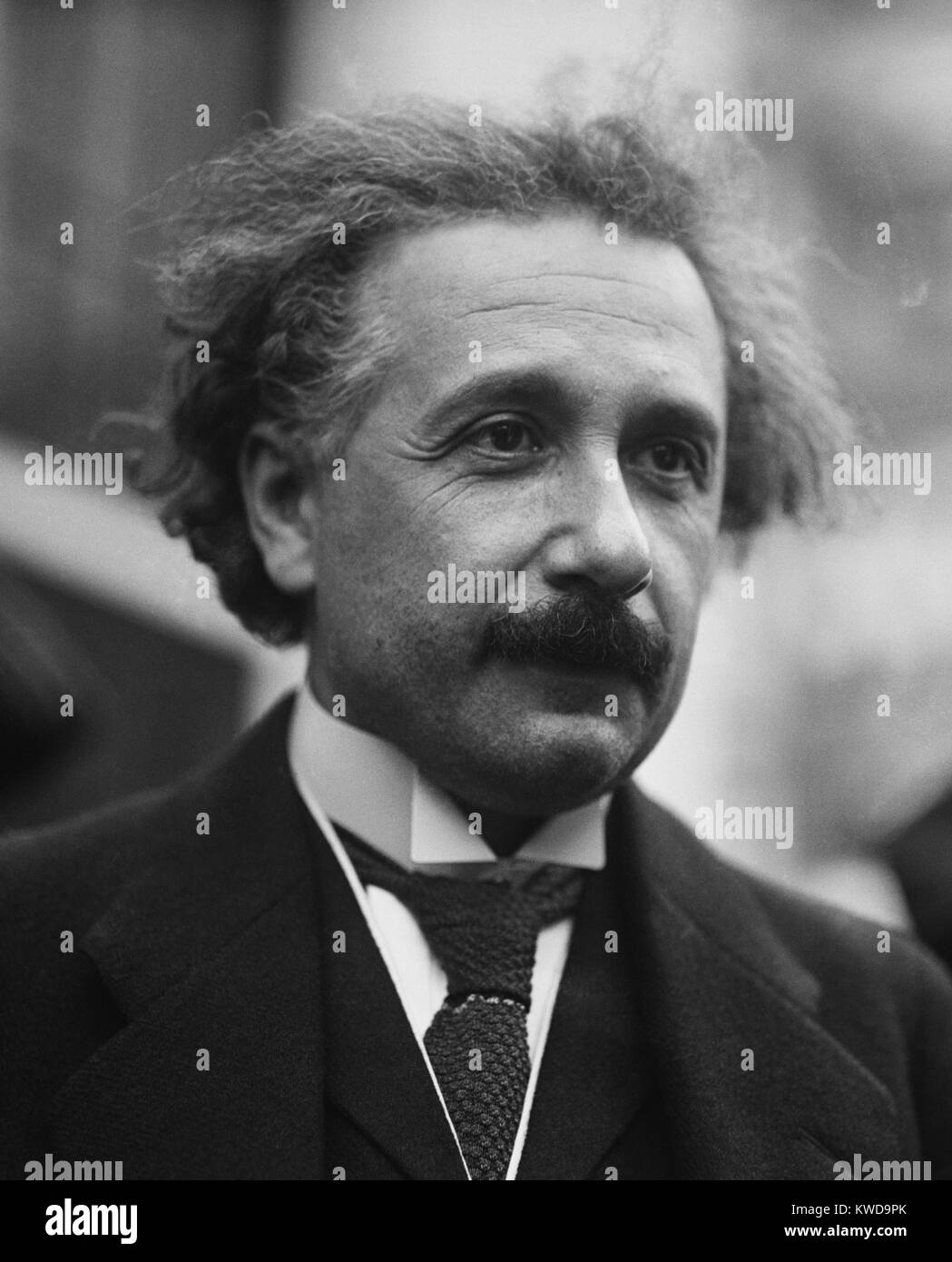 Albert Einstein, German theoretical physicist in Washington, D.C., April 25, 1921. During his first trip to the U.S. he met with President Harding and addressed the National Academy of Science. Later in the year he received the 1921 Nobel Prize in Physics (BSLOC 2016 10 5) Stock Photo