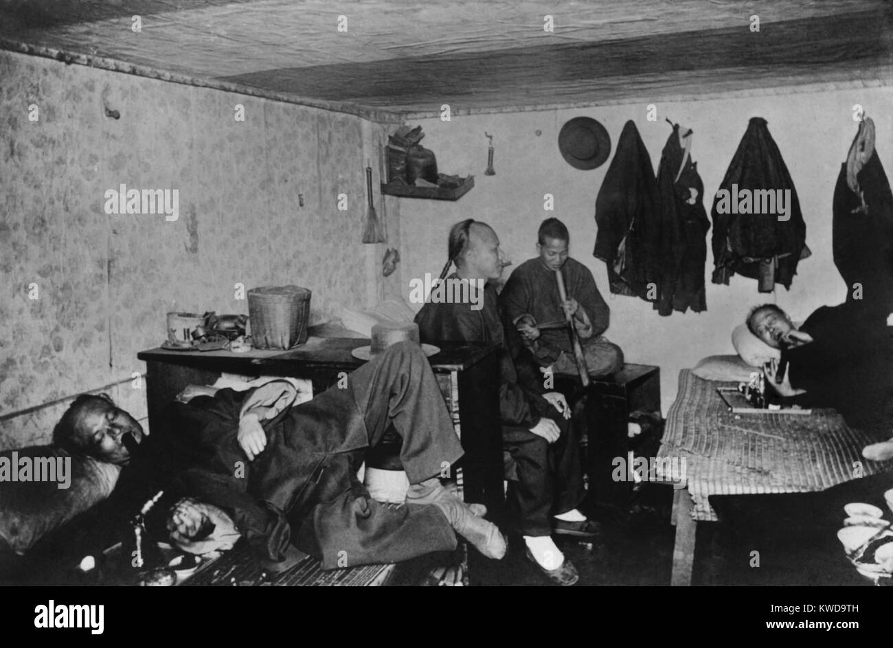 Four Chinese men smoking opium in a lodging house in San Francisco's Chinatown, c. 1905 (BSLOC 2016 10 74) Stock Photo
