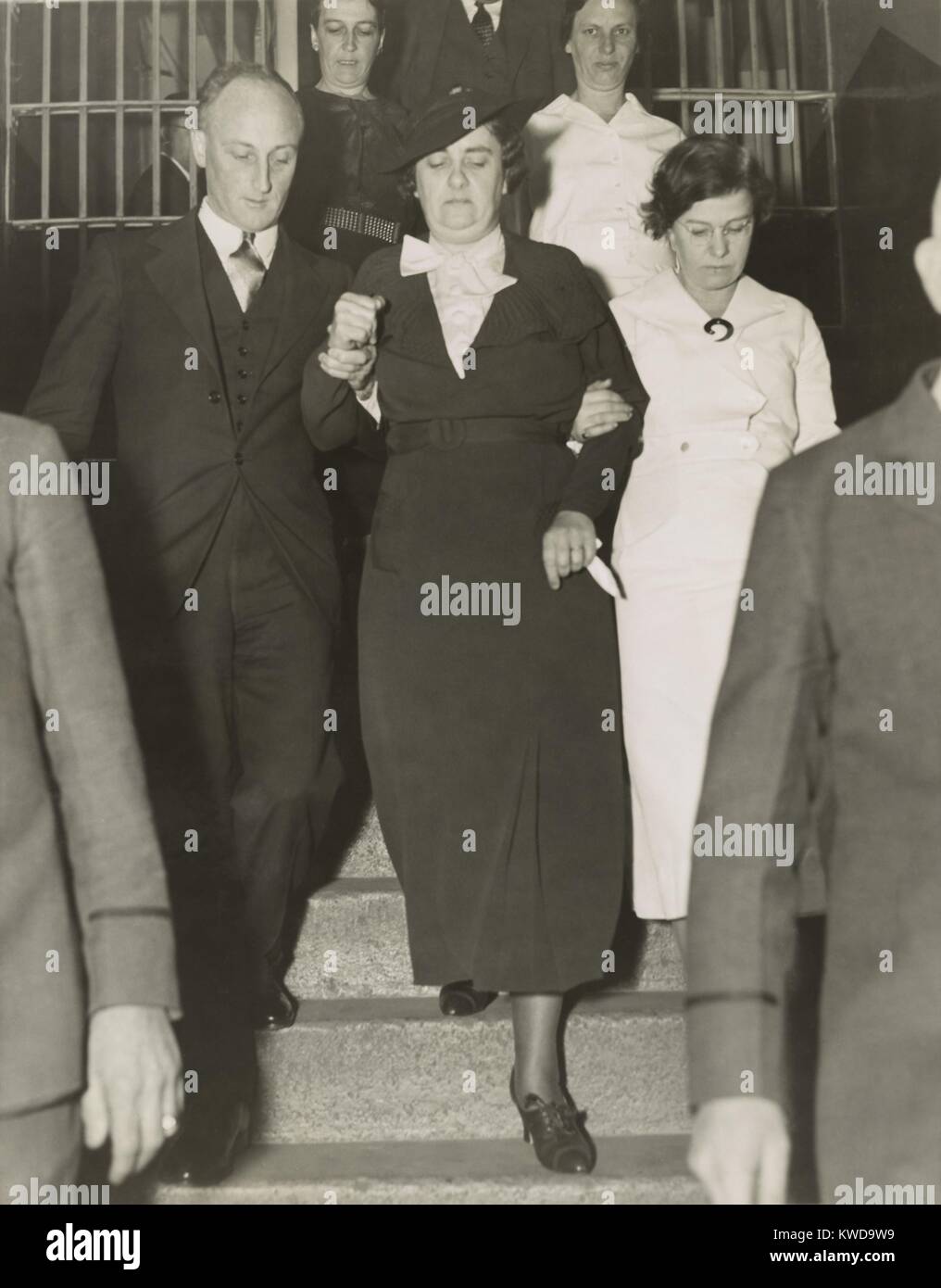Mary Creighton (center), leaving Nassau County jail for Sing Sing Prison, Jan. 20, 1936. On July 16, 1936, she was executed, along with her accomplice, Everett Applegate, for the poison murder of Ada Applegate (BSLOC 2016 10 82) Stock Photo