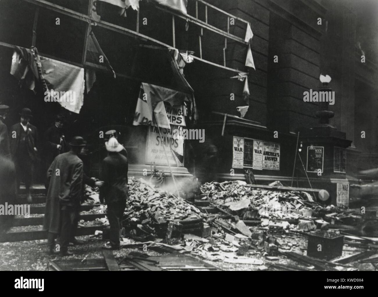 Damage to Chicago's Federal Building from a bomb explosion on Sept. 4, 1918. Two mail clerks and two patrons were killed and 75 were injured. The International Workers of the World (IWW) were the top suspects, since the union's leader, 'Big Bill' Haywood and 94 other Wobblies had recently been sentenced for seditious activities (BSLOC 2016 10 90) Stock Photo