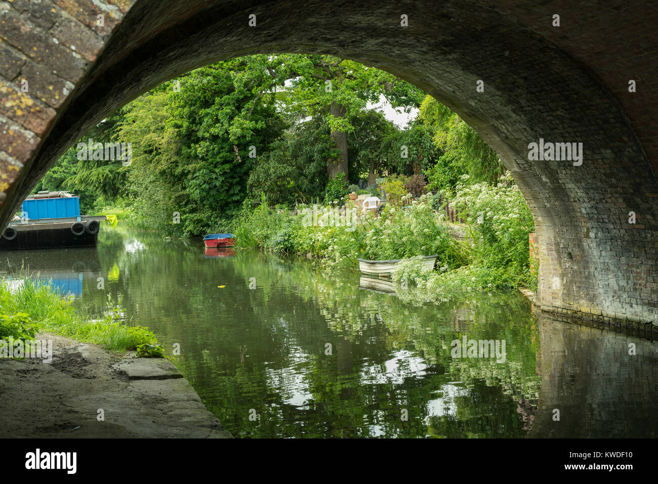 Looking through Ryeford Bridge on the Stroudwater Canal near to Stonehouse, Stroud, Gloucestershire, UK Stock Photo