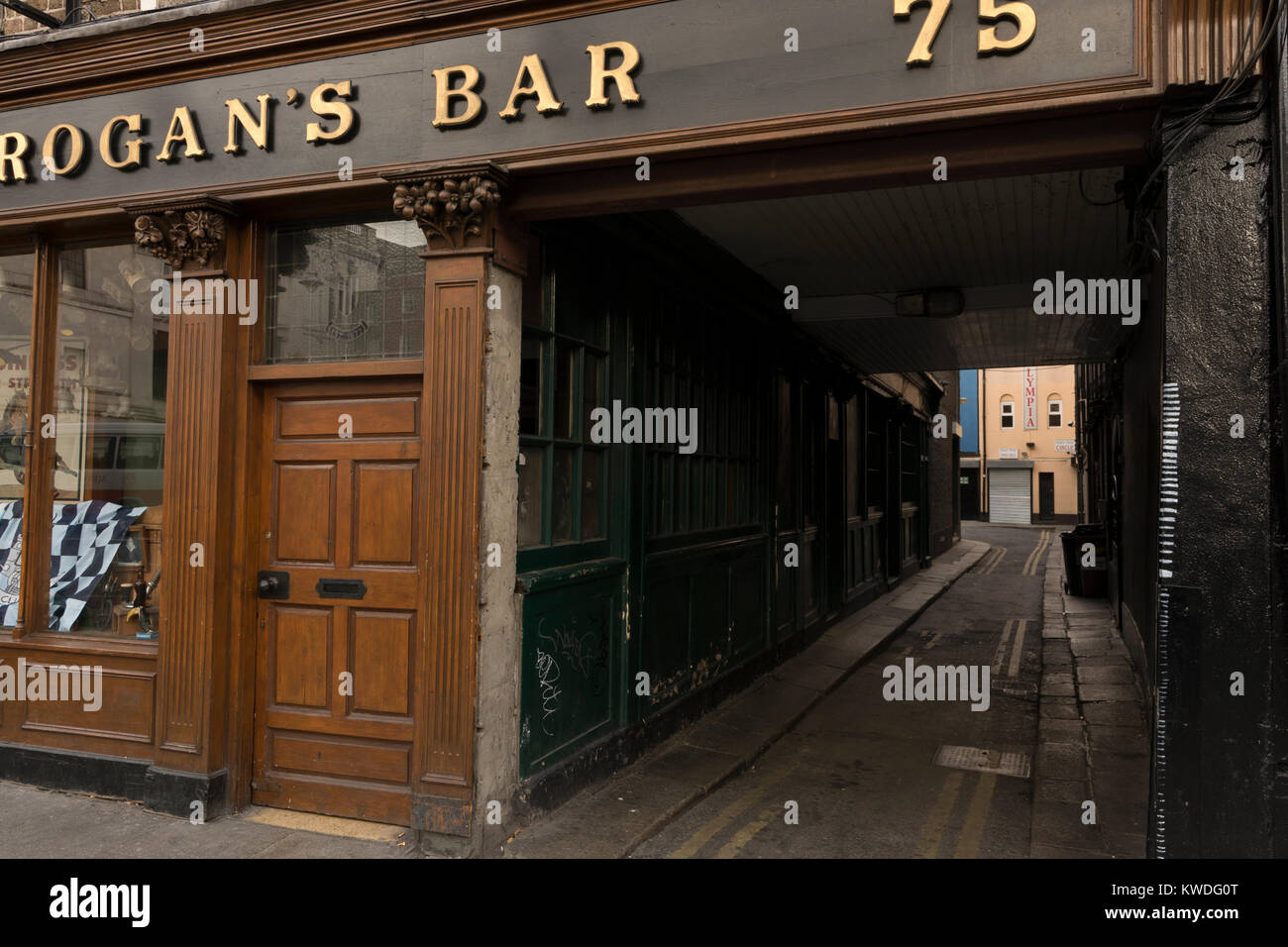 Brogans bar. 75 Dame Street. Temple Bar. Dublin, Ireland Stock Photo - Alamy