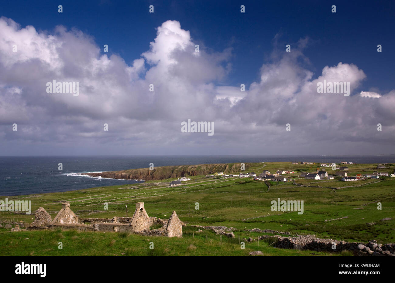 Atlantic coast ireland hires stock photography and images Alamy