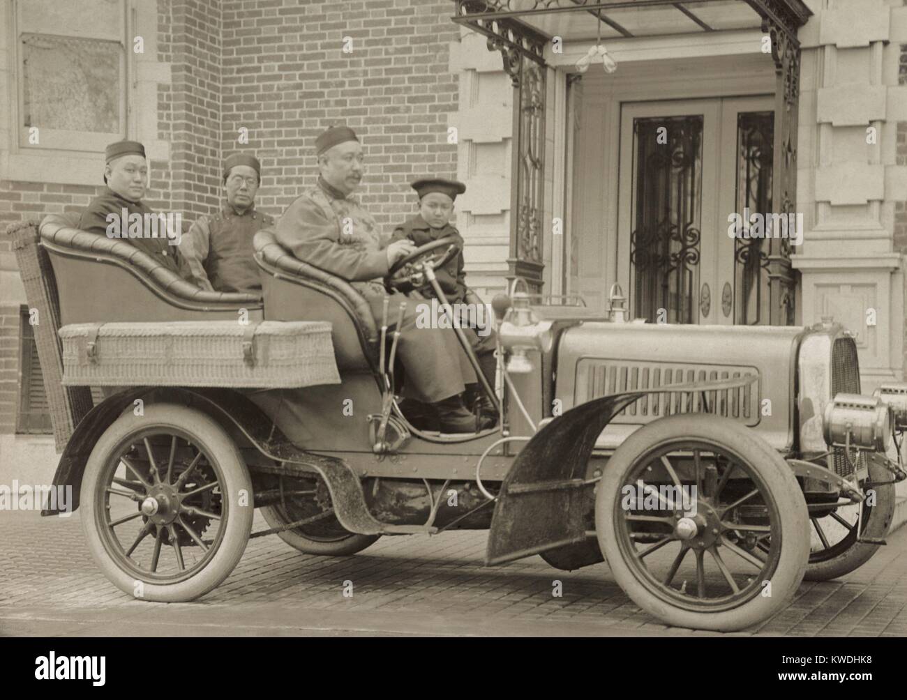 Chinese minister and diplomats in an automobile, Washington, D.C. in 1904. Inner Manchuria, in which the Russo-Japanese War was fought, was nominally Chinese territory. Due to their weak international position, they were not invited to the Portsmouth Peace Conference in Aug-Sept-1905 (BSLOC 2017 6 42) Stock Photo