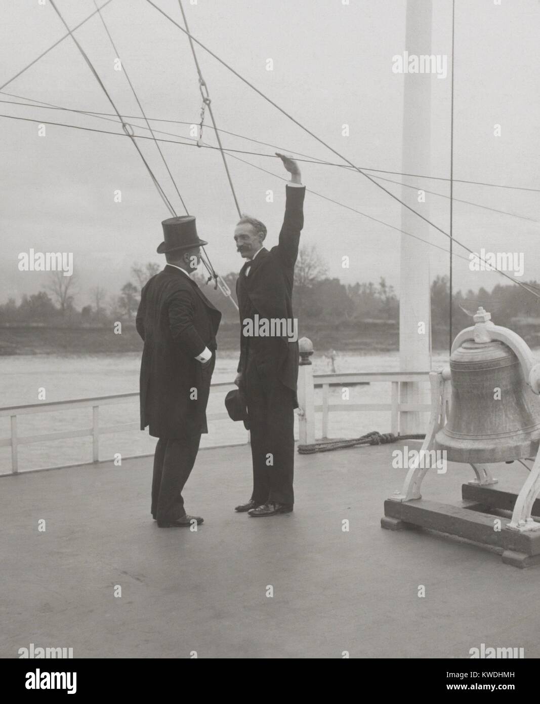 President Theodore Roosevelt and Forest Service Chief, Gifford Pinchot, on SS Mississippi. Oct. 1-6, 1907. The President was on a speaking tour of the Mississippi River to advocate his policies for conservation and Federal management of US inland water use and transport (BSLOC 2017 6 69) Stock Photo