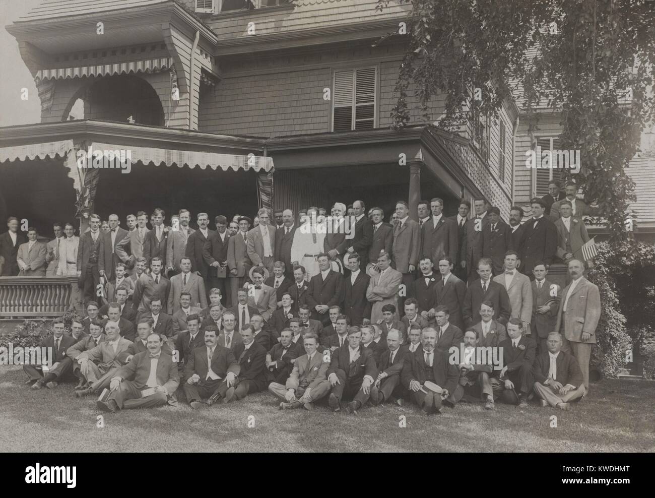 President Theodore Roosevelt with U.S. Olympic team, home from the London games, Sept. 2, 1908 (BSLOC 2017 6 74) Stock Photo