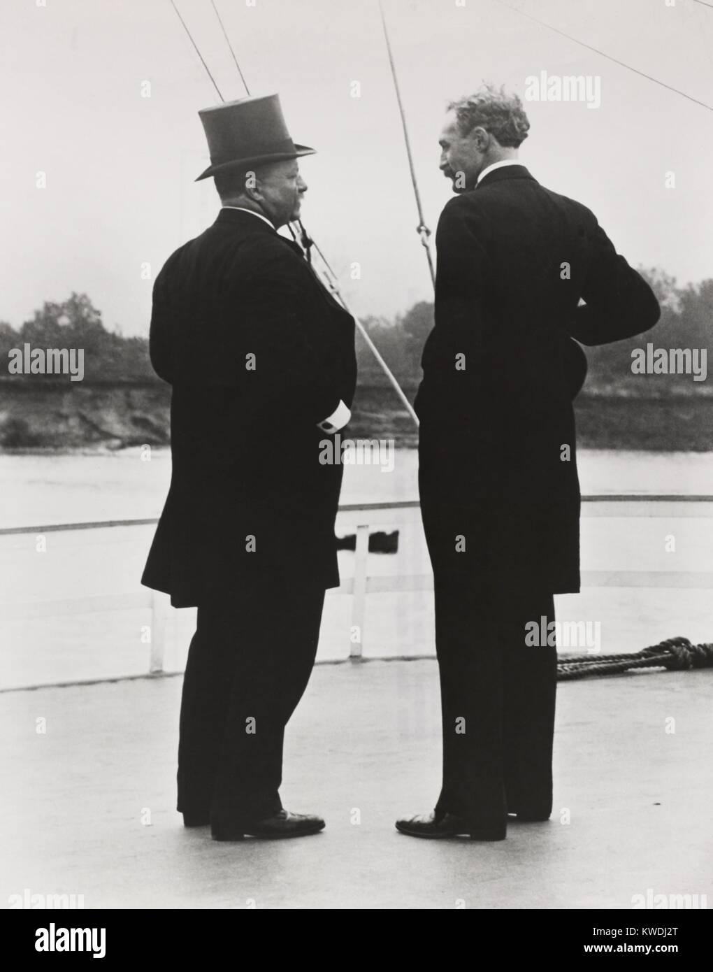 Theodore Roosevelt and Gifford Pinchot aboard the steamship MISSISSIPPI, on the Mississippi River, Oct. 1-6, 1907. TR was on a speaking tour of the region to promote his policies for conservation and Federal management of US inland water use and transport (BSLOC 2017 8 79) Stock Photo