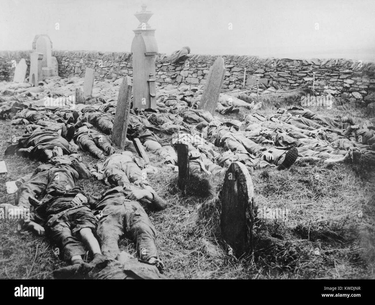 Dead American soldiers laid out in the churchyard at Kilchoman, Islay, Scotland during WW1. They were aboard the troopship, SS OTRANTO, which broke up and sunk after a collision during a storm on Oct. 6, 1918, killing 470 including its British crew of 96 and 357 US soldiers (BSLOC 2017 17 114) Stock Photo