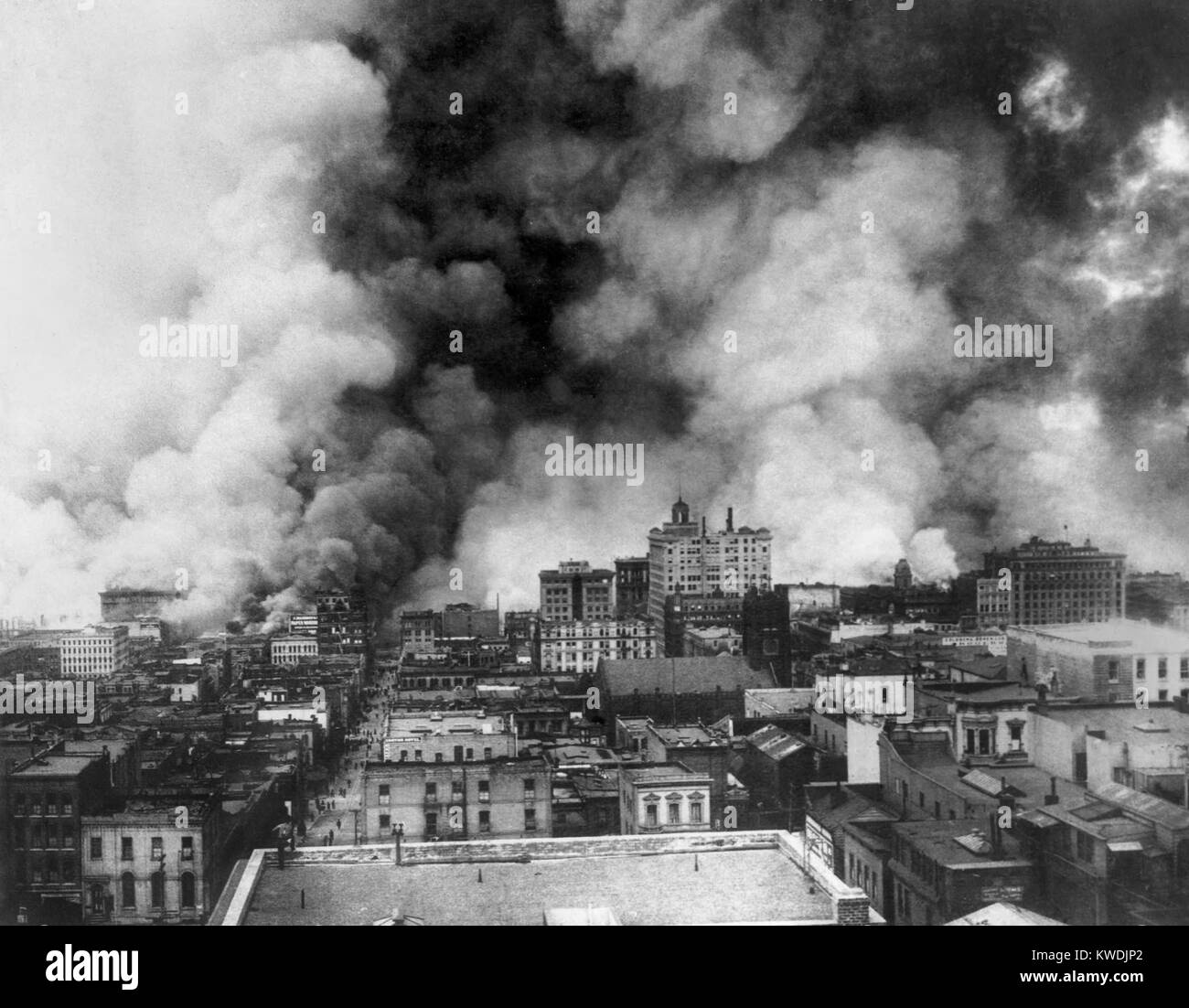 San Francisco in flames after April 18, 1906 earthquake. View includes the area east of Sansome Street, north of Bush Street, south of Jackson Street, and west of Embarcadero Street. The unburned area shown here is the Chinatown District, which would also be engulfed (BSLOC 2017 17 15) Stock Photo