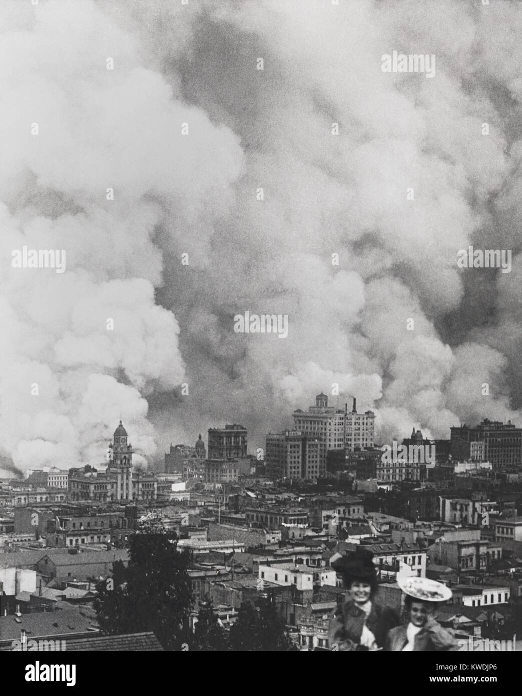 Smoke billows over San Francisco in the 3-day fire that followed the earthquake of April 18, 1906. At the bottom, the photo includes 2 young women smiling at photographer Arnold Genthe in spite the inferno (BSLOC_2017_17_18) Stock Photo
