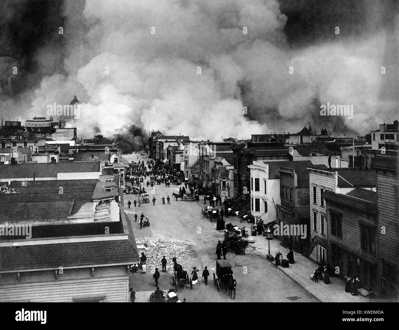 San Francisco burning after April 18, 1906 earthquake, with view of smoke over the Mission District. Within three days, fires, caused by ruptured gas mains, destroyed approximately 25,000 buildings over 490 city blocks (BSLOC 2017 17 16) Stock Photo