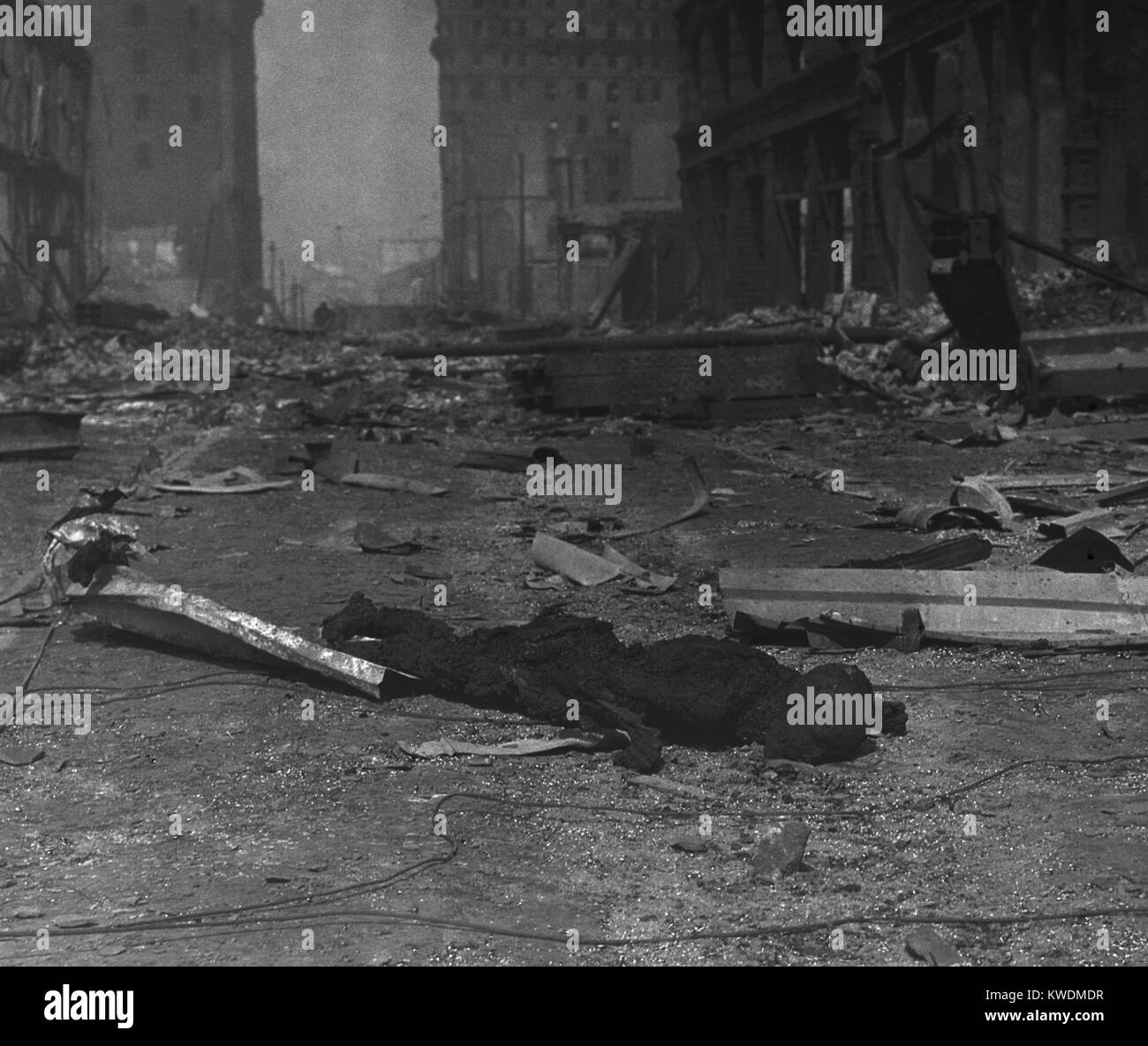 Charred corpse of a victim of the April 18, 1906 San Francisco earthquake and 3-day fire. The death total is not precisely known. 700 deaths caused by the earthquake and fire is believed to underestimate the total fatalities by a factor of 3 to 4. Photo by Arnold Genthe (BSLOC 2017 17 27) Stock Photo