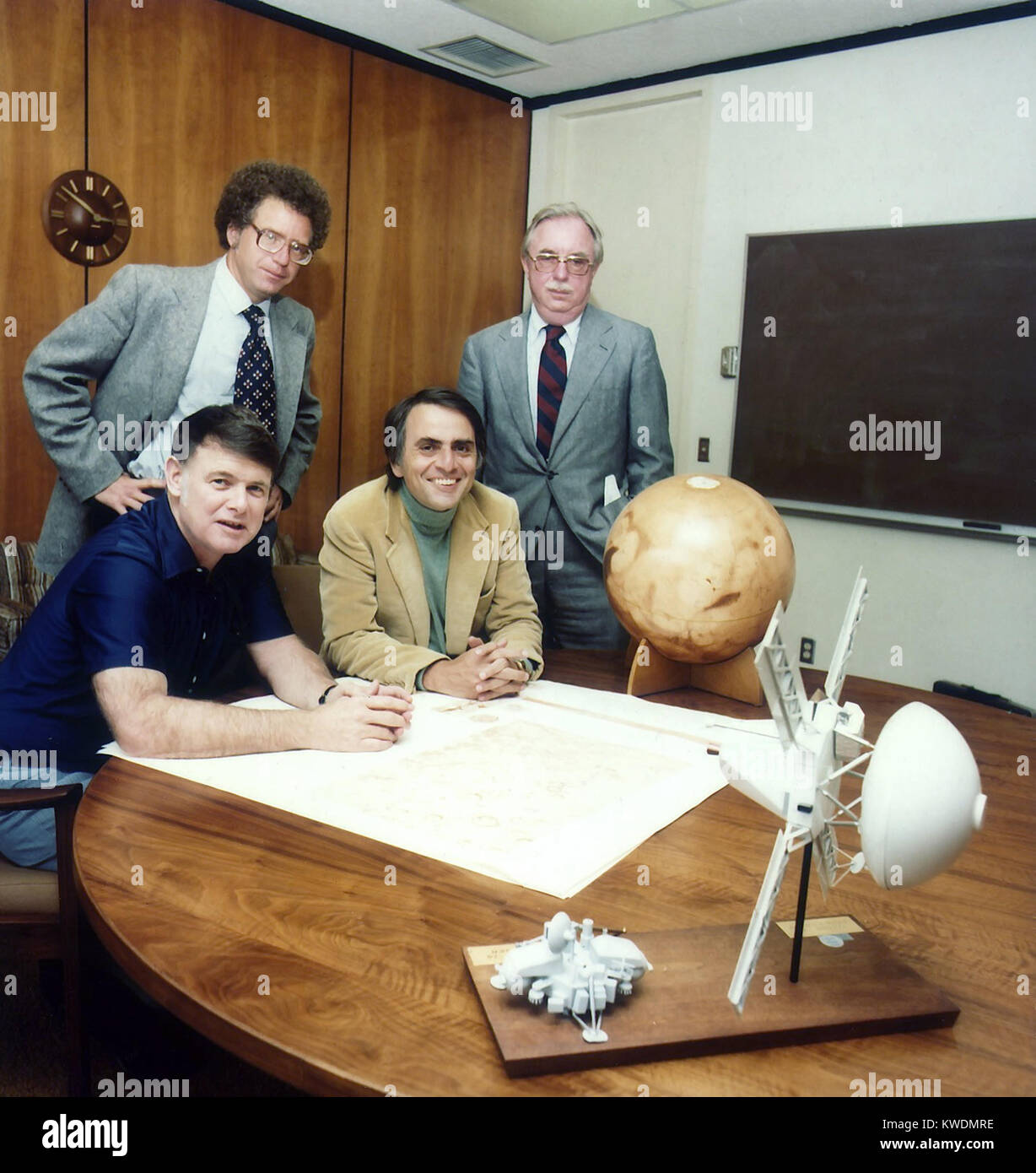 Carl Sagan, seated right, Planetary society founders, Founding of the Planetary Society Carl Sagan, Bruce Murray and Louis Friedman, the founders of The Planetary Society at the time of signing the papers formally incorporating the organization. The fourth person is Harry Ashmore Stock Photo
