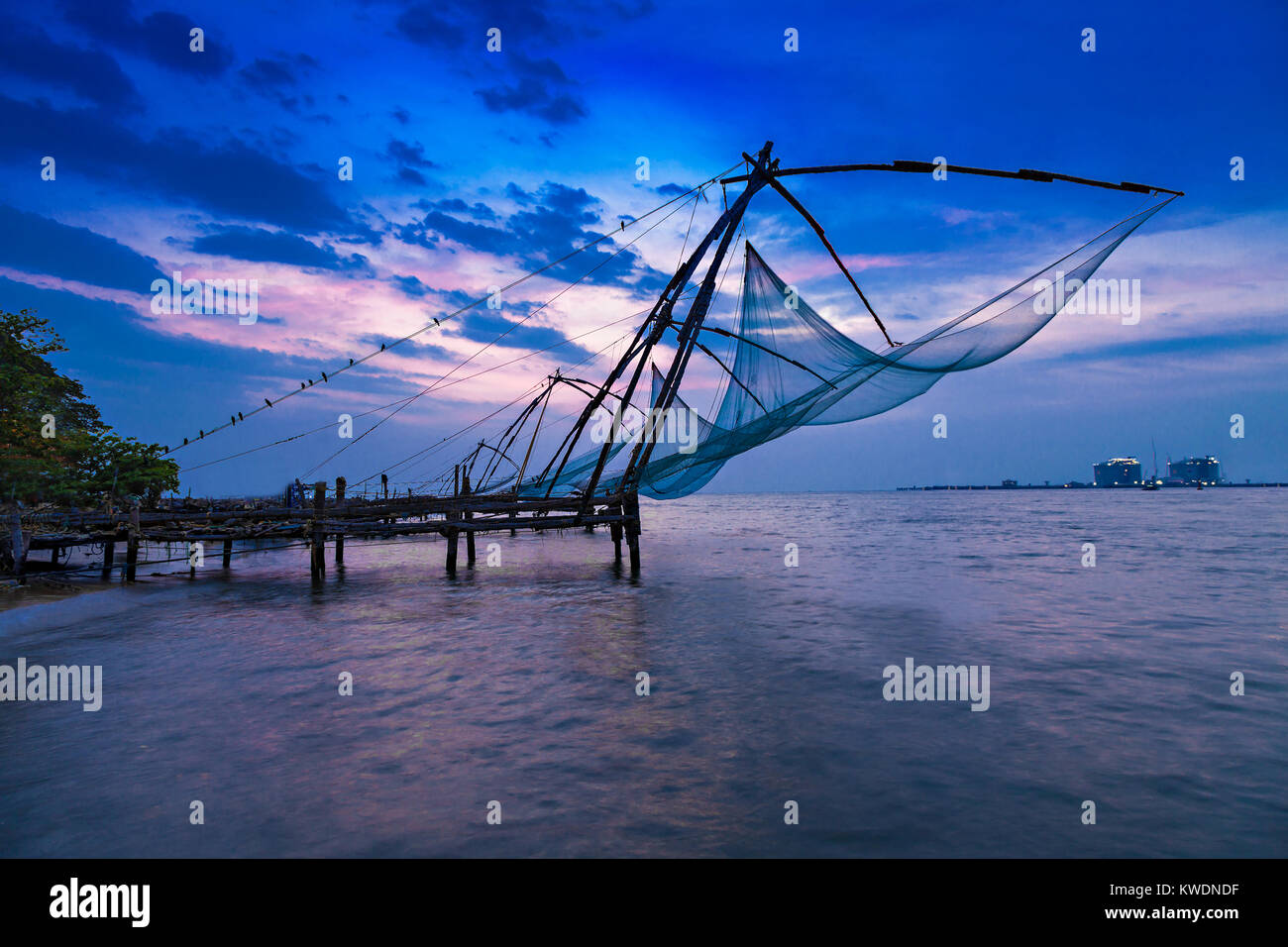 Traditional chinese fishing net at Fort Cochin, India Stock Photo